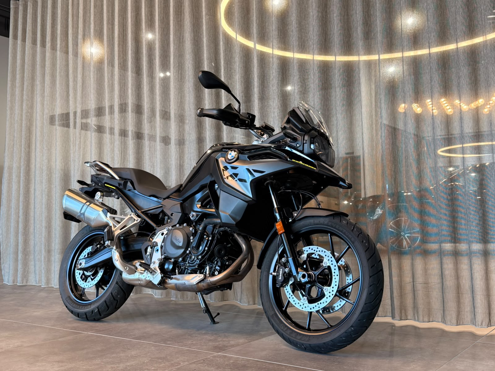 BMW F 800 GS Triple Black mit 35 kW und Tieferlegung ab Werk-showroom-element-2