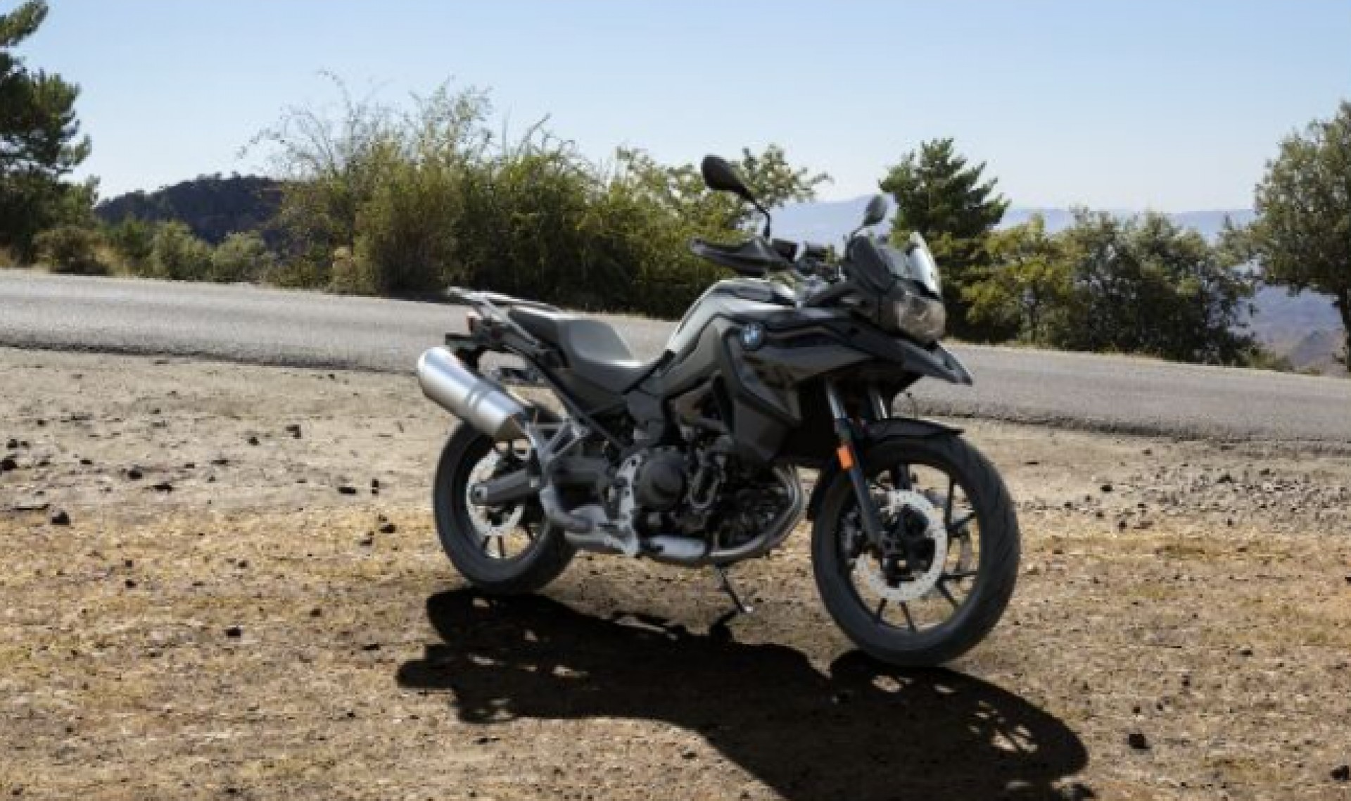 BMW F 800 GS Triple Black mit 35 kW und Tieferlegung ab Werk-image-0