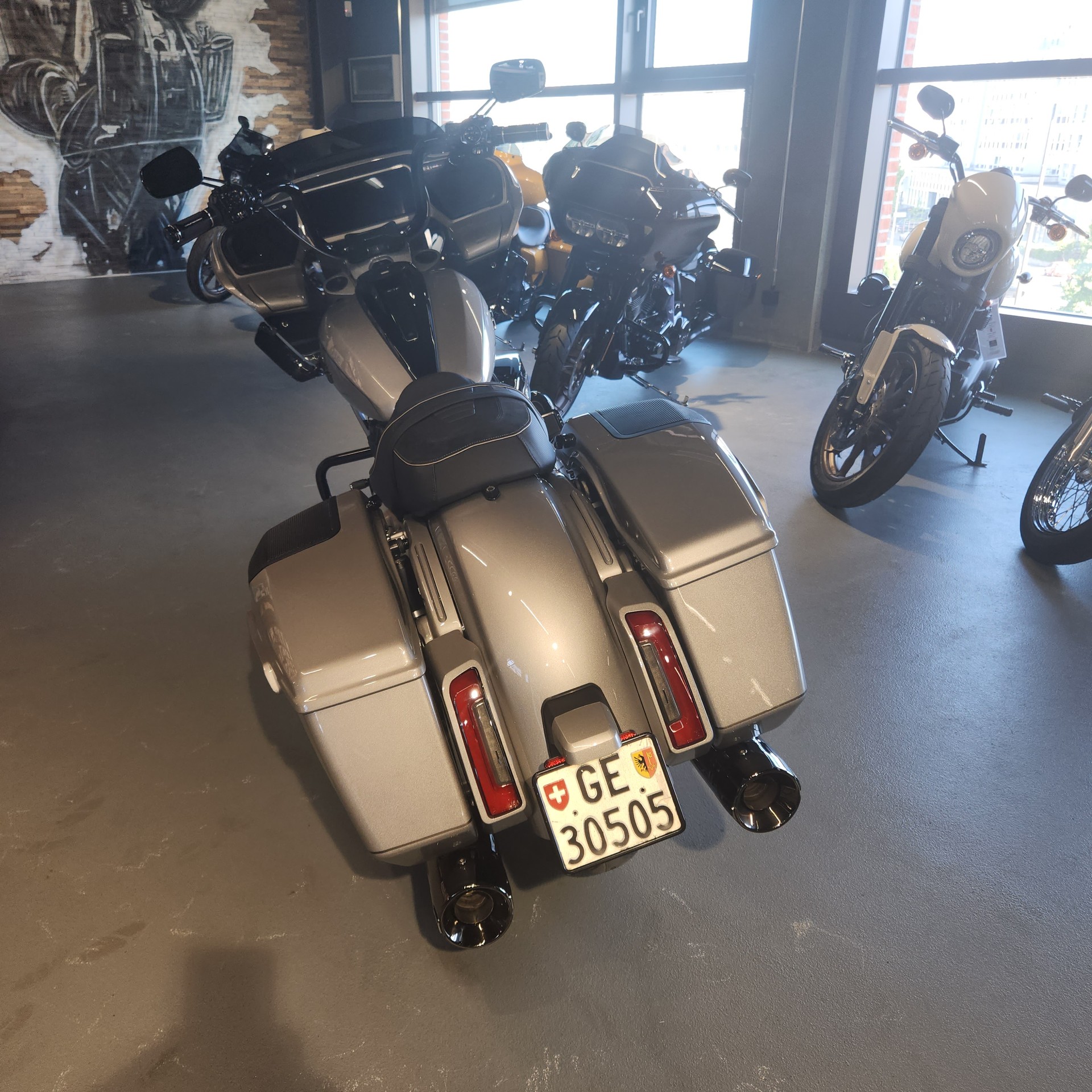 HARLEY-DAVIDSON FLTRXSE Road Glide 121 CVO-image-2