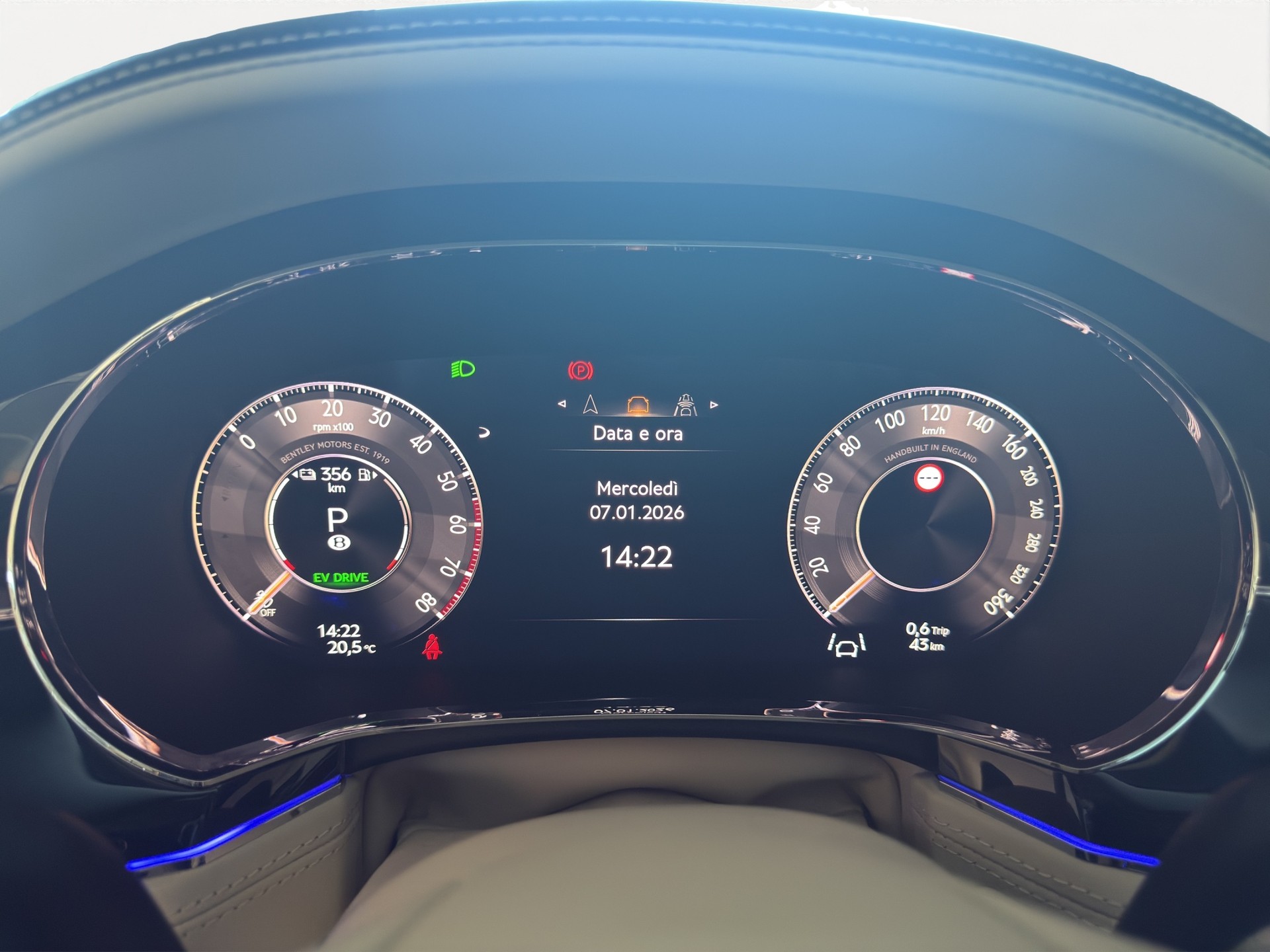 BENTLEY GT Continental Azure-image-9