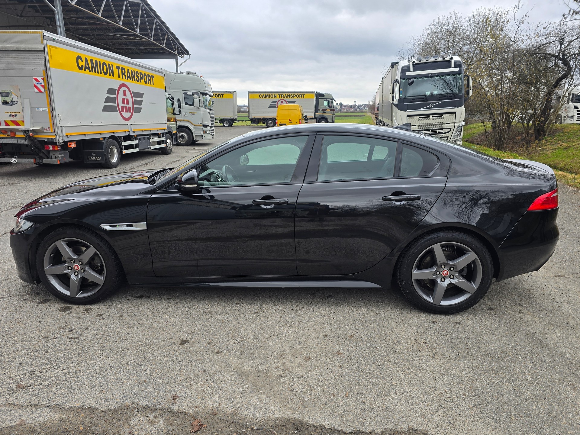 JAGUAR XE 20d Portfolio AWD Automat-image-7