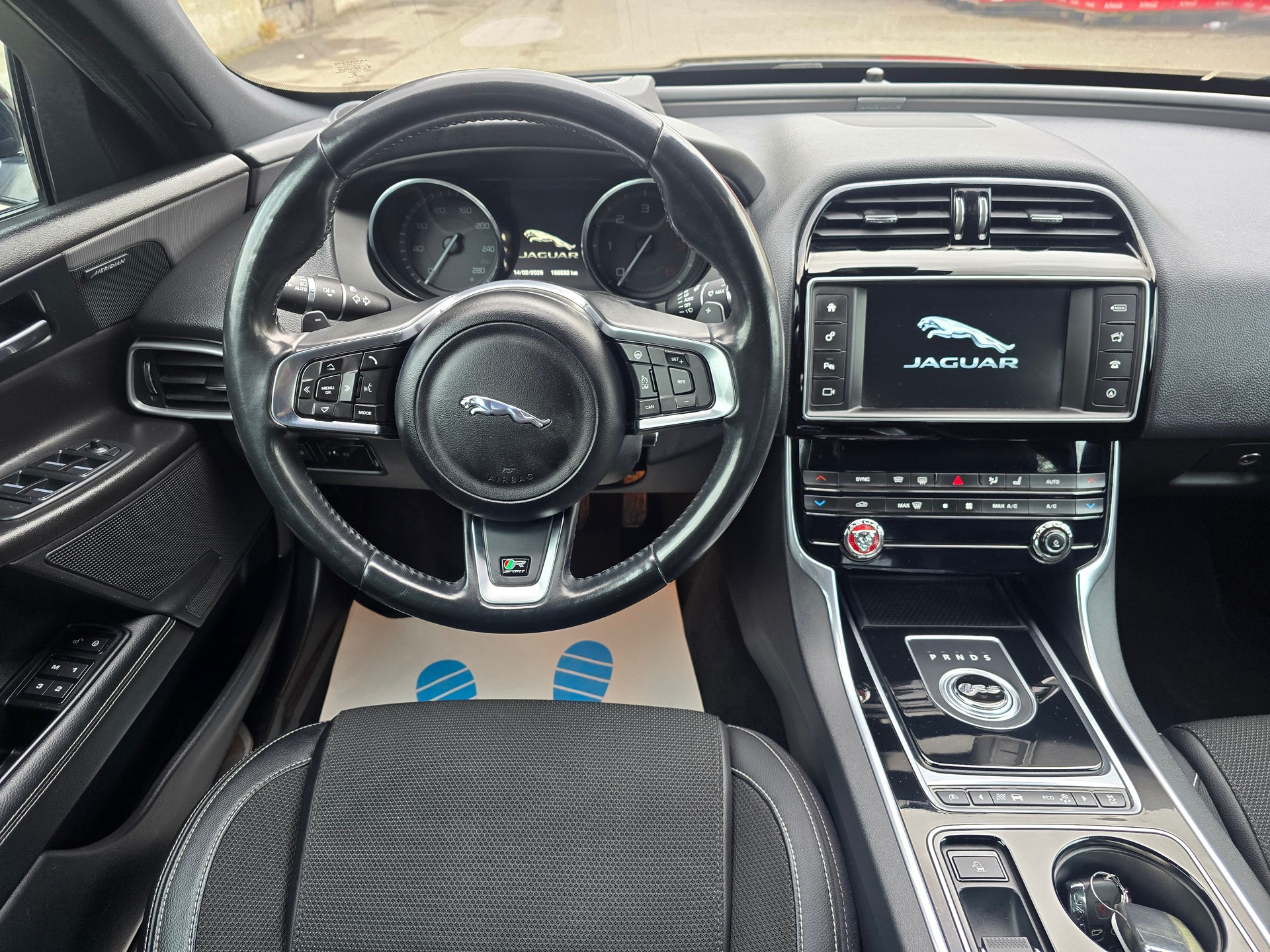 JAGUAR XE 20d Portfolio AWD Automat-image-17