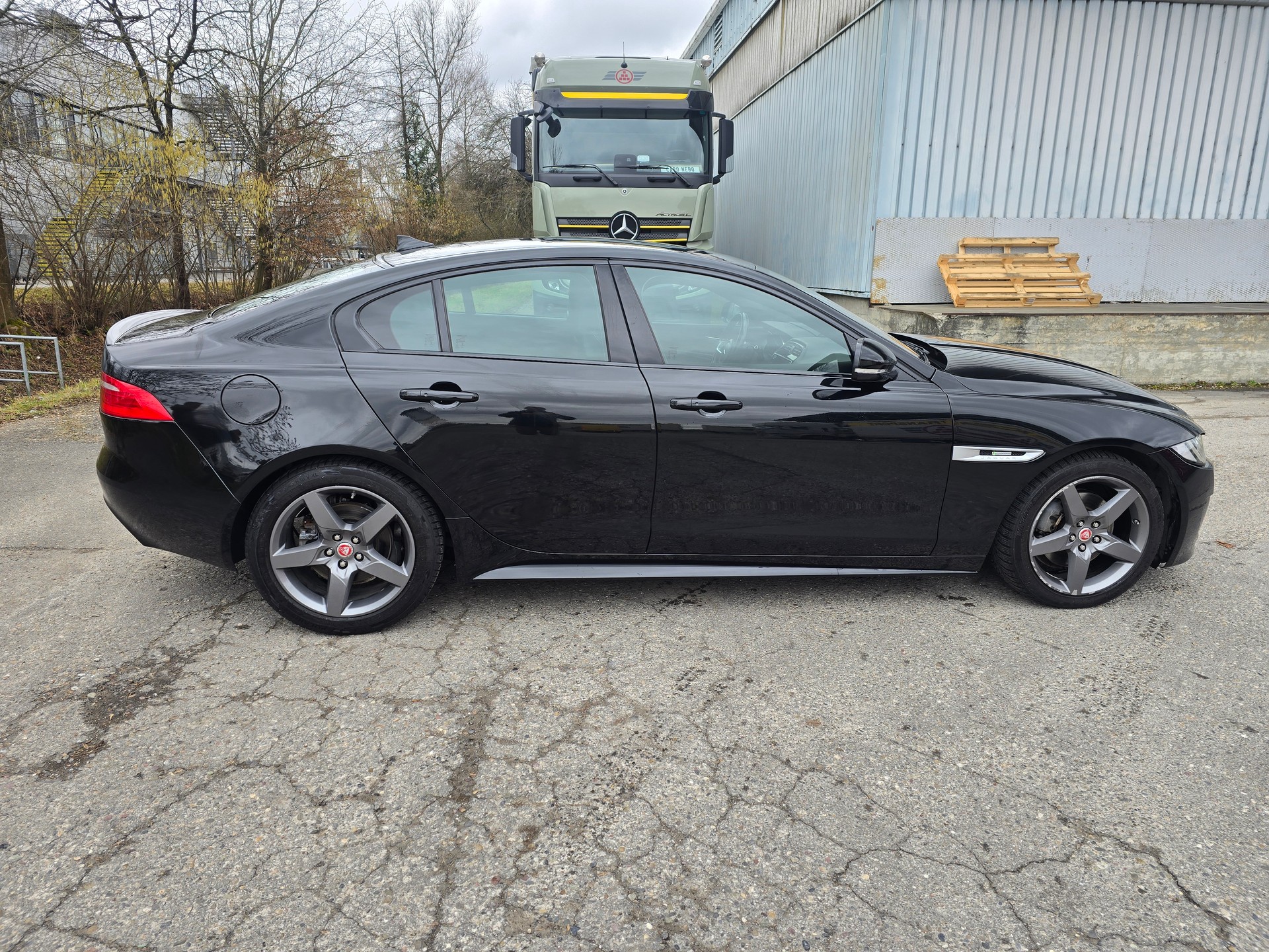 JAGUAR XE 20d Portfolio AWD Automat-image-8