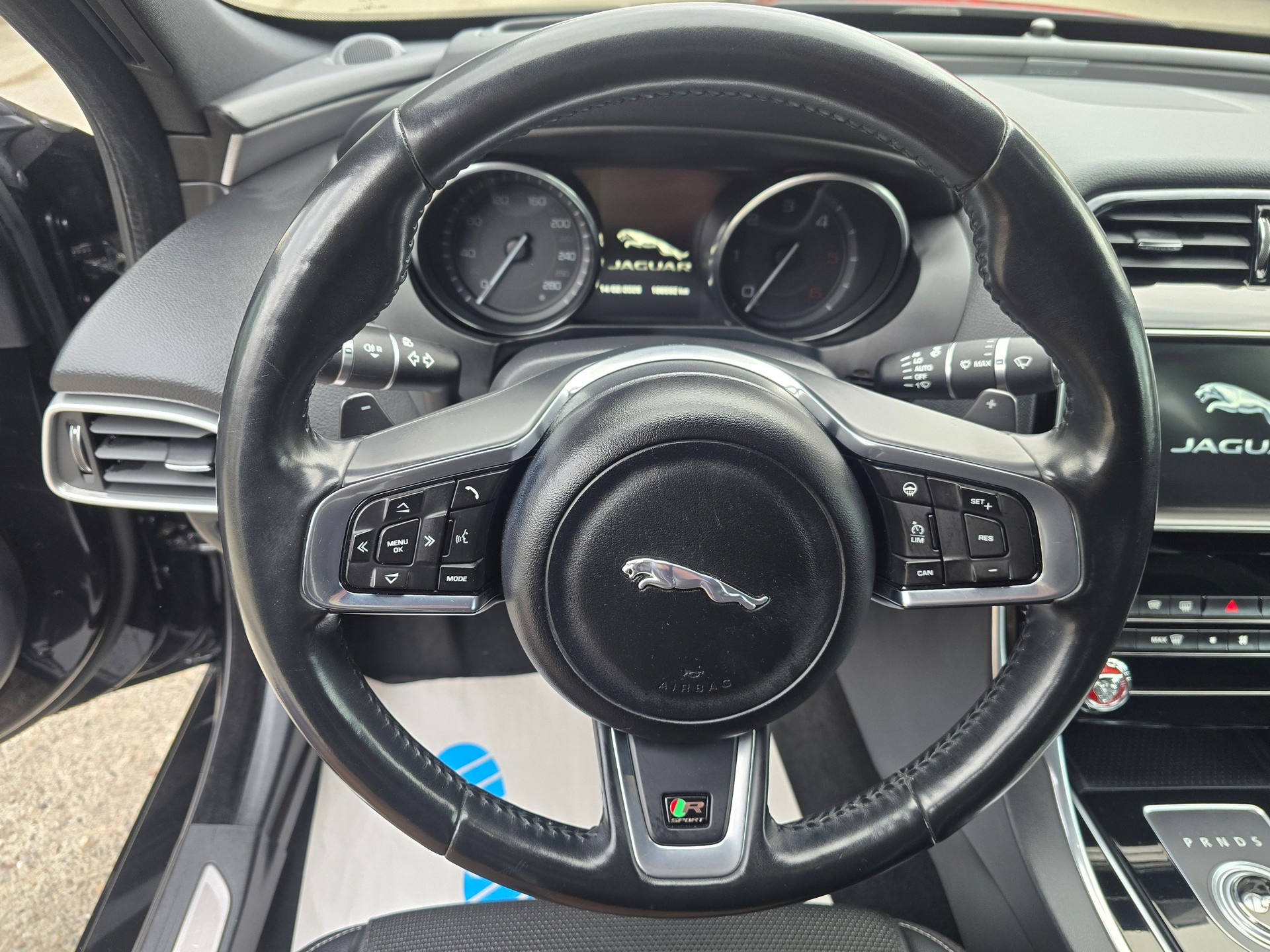 JAGUAR XE 20d Portfolio AWD Automat-image-20