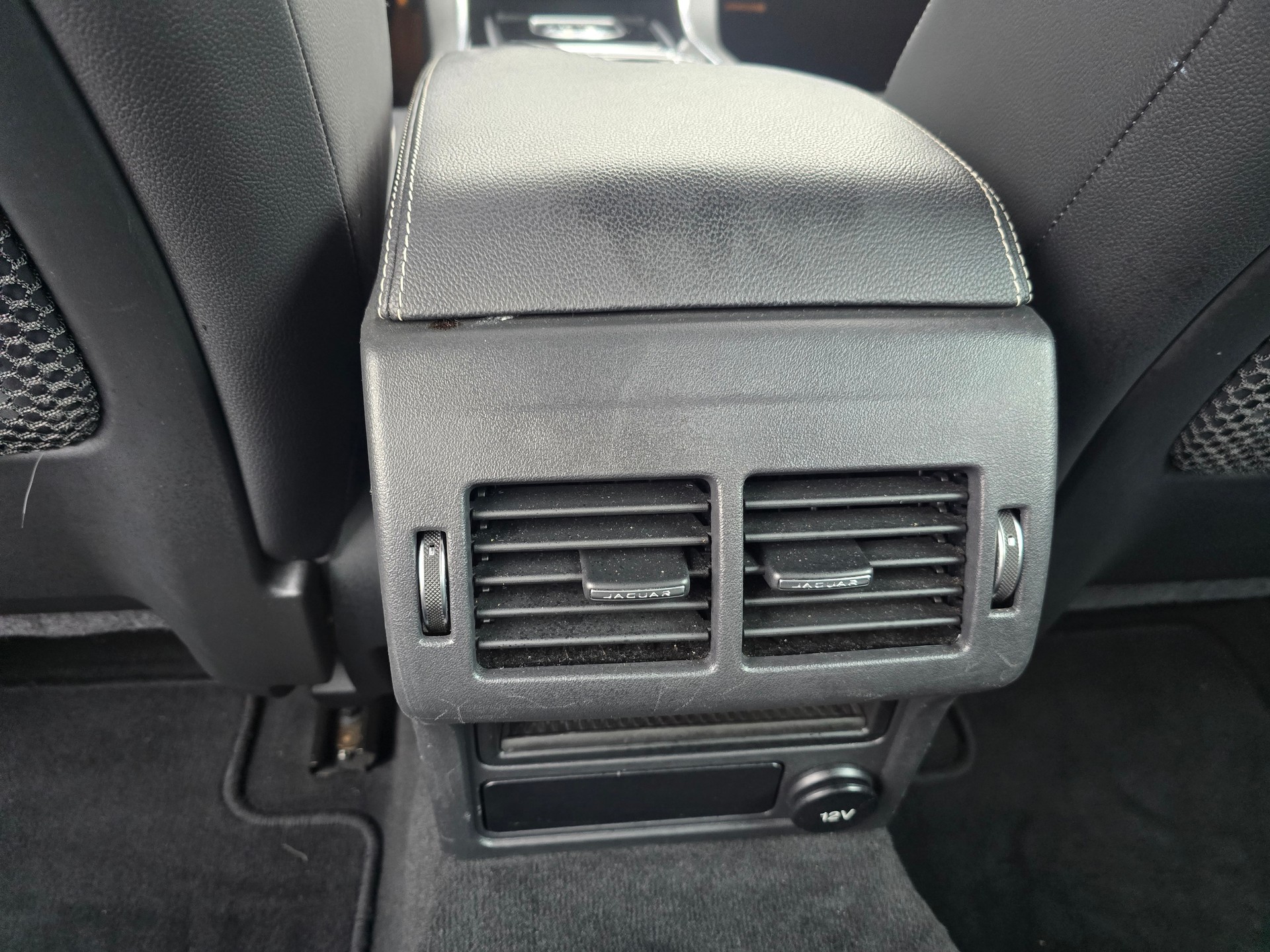 JAGUAR XE 20d Portfolio AWD Automat-image-16