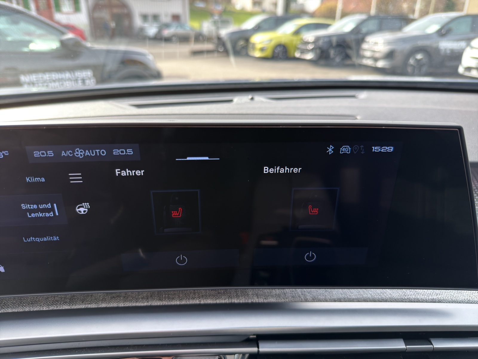PEUGEOT 3008 1.2 Hybrid GT-image-9