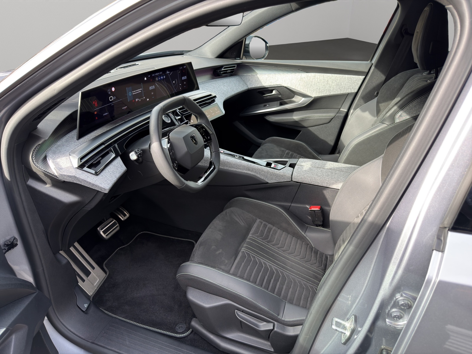 PEUGEOT 3008 1.2 Hybrid GT-showroom-element-3
