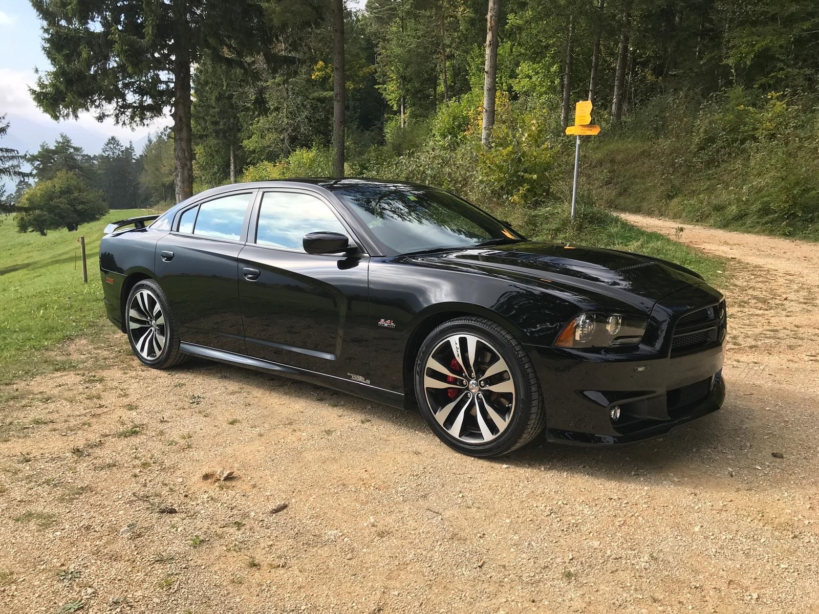 DODGE SRT-8-image-3