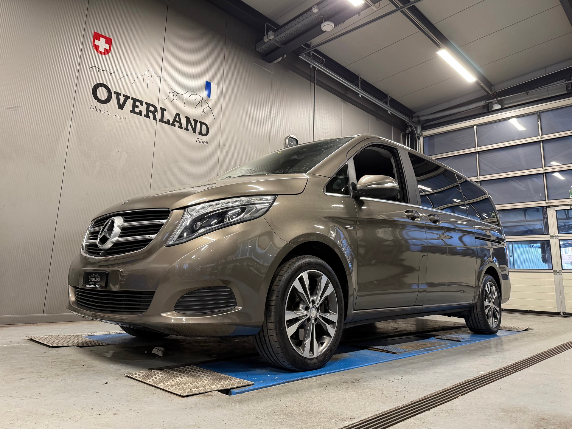 MERCEDES-BENZ V 250 d Avantgarde lang 4Matic 7G-Tronic-image-16