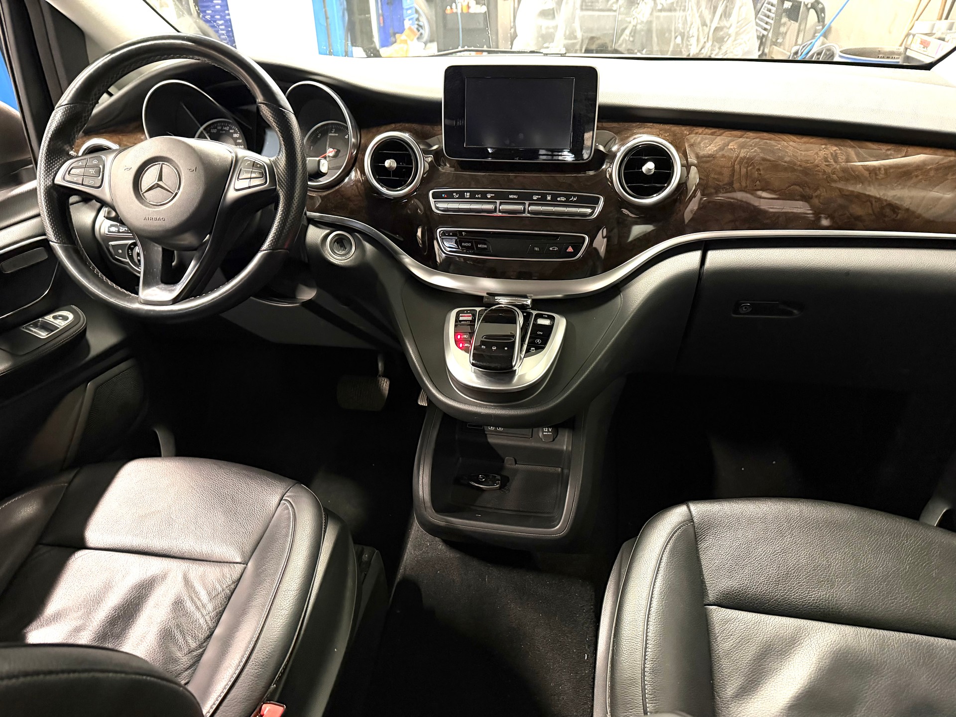 MERCEDES-BENZ V 250 d Avantgarde lang 4Matic 7G-Tronic-image-11