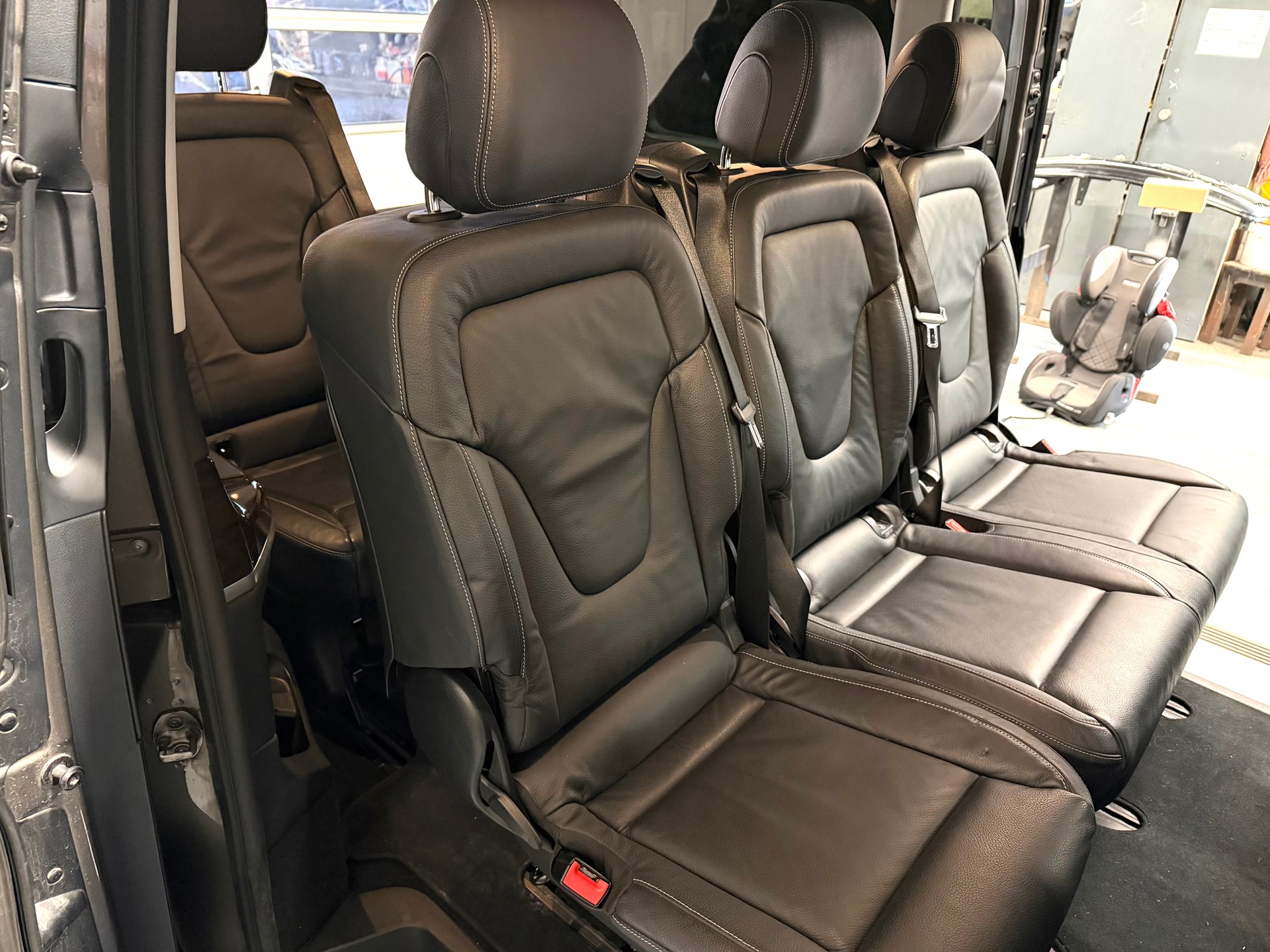 MERCEDES-BENZ V 250 d Avantgarde lang 4Matic 7G-Tronic-image-12