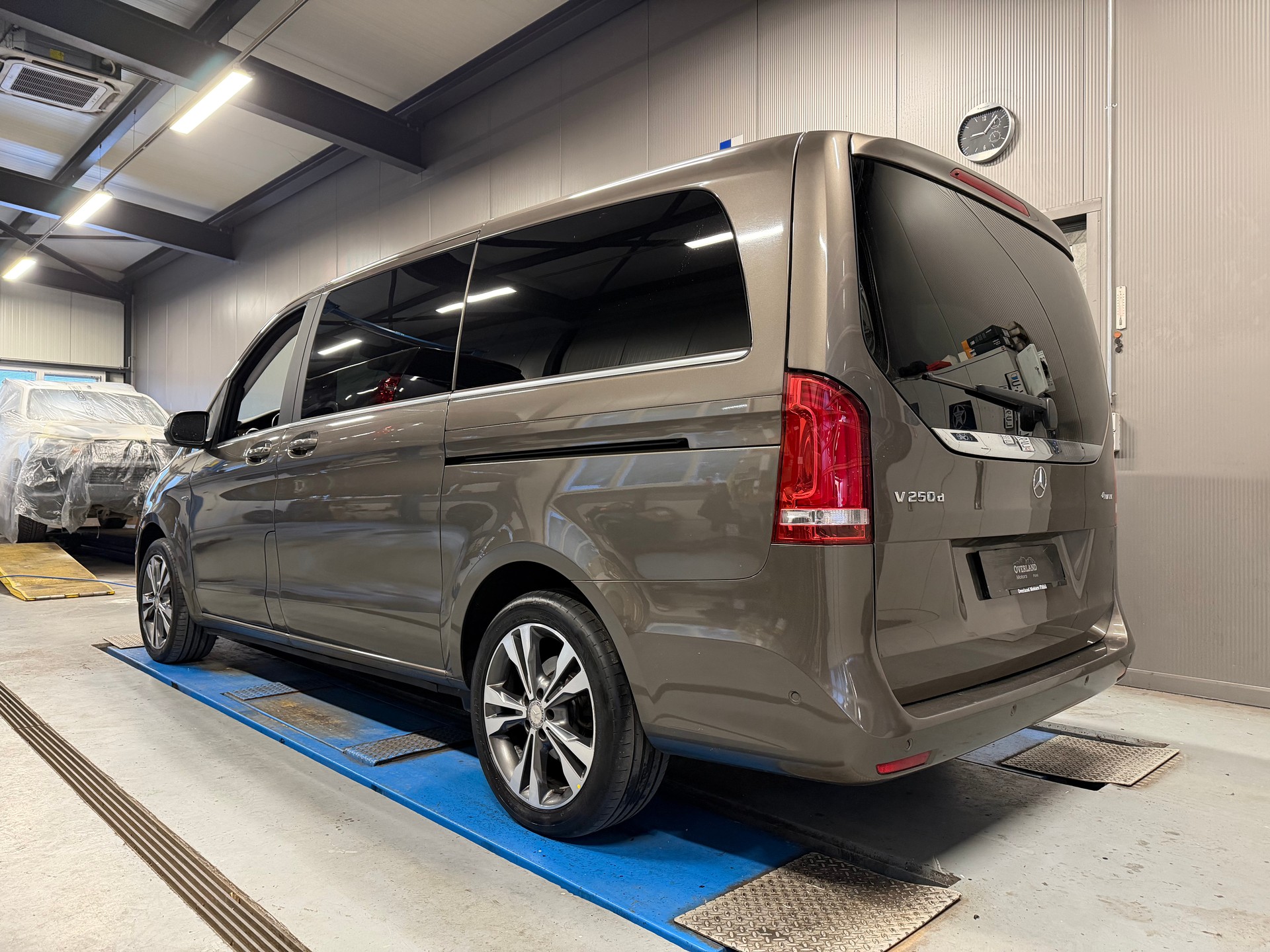 MERCEDES-BENZ V 250 d Avantgarde lang 4Matic 7G-Tronic-image-4