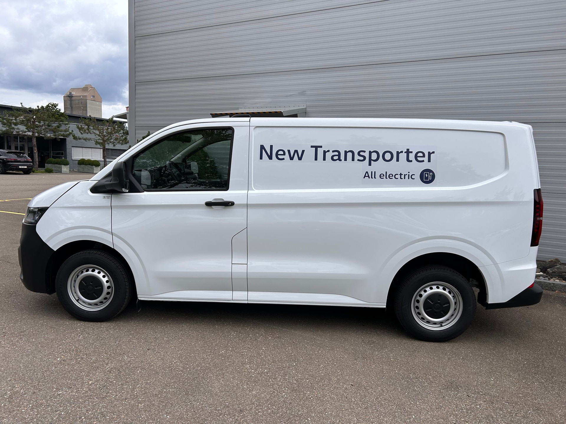 VW e-Transporter 70 kWh-showroom-element-1