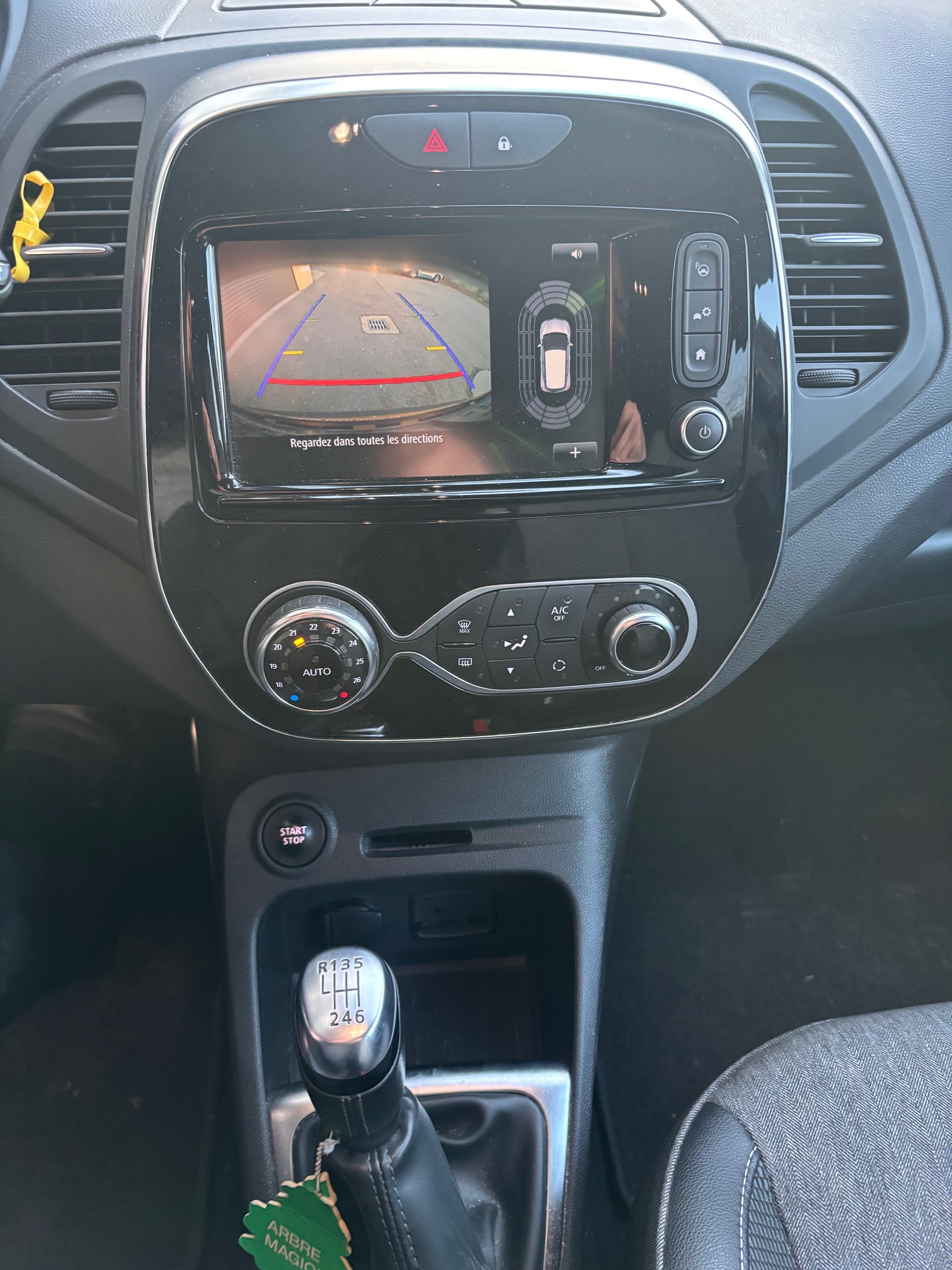RENAULT Captur 1.2 T 16V 90th Anniversary-image-4