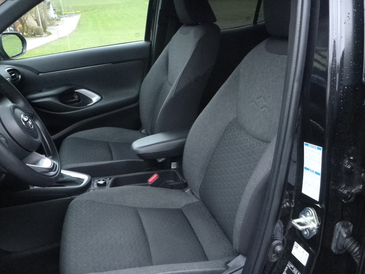 TOYOTA Yaris Cross 1.5 Trend e-CVT AWDi-image-14