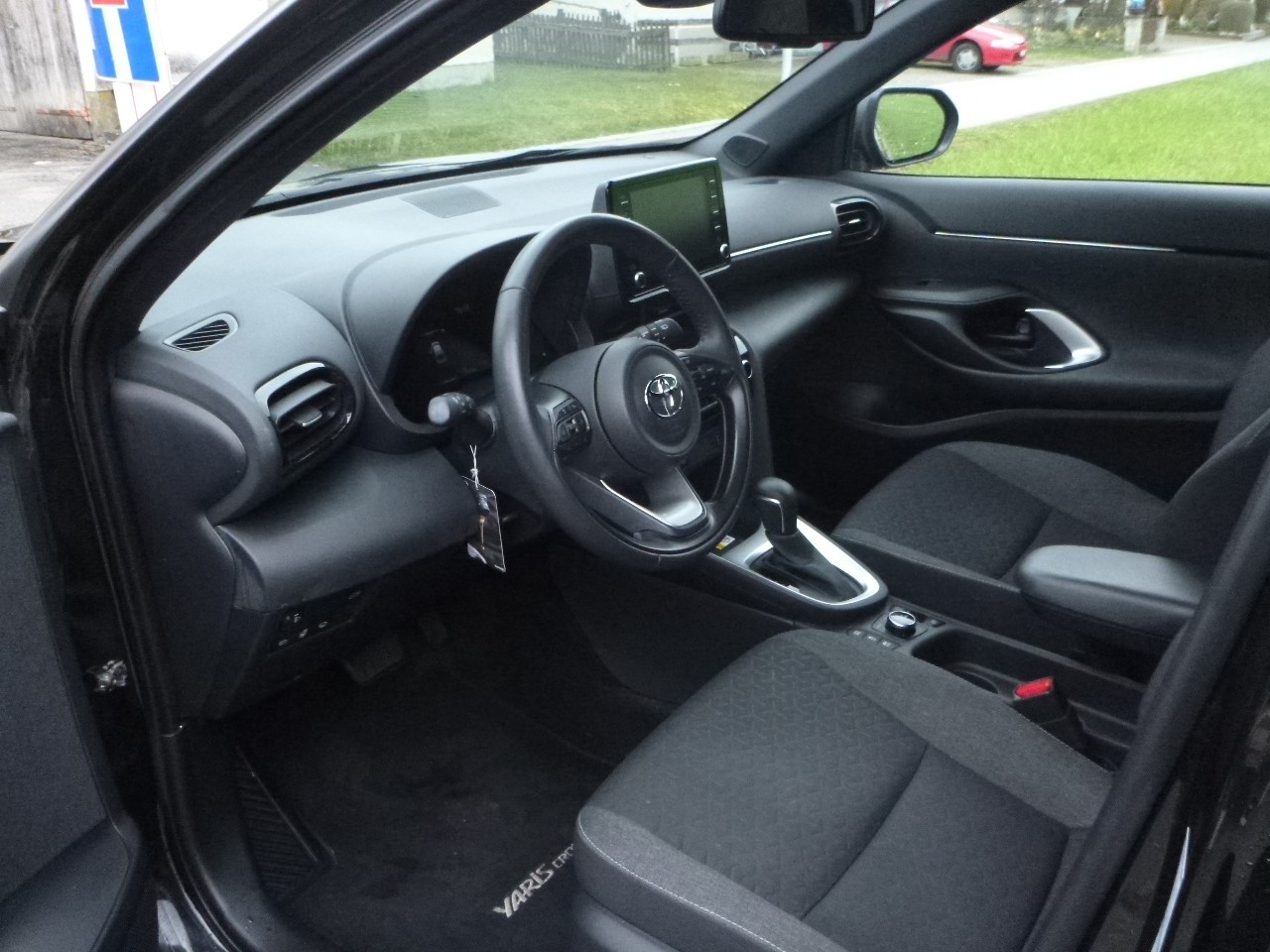 TOYOTA Yaris Cross 1.5 Trend e-CVT AWDi-image-13