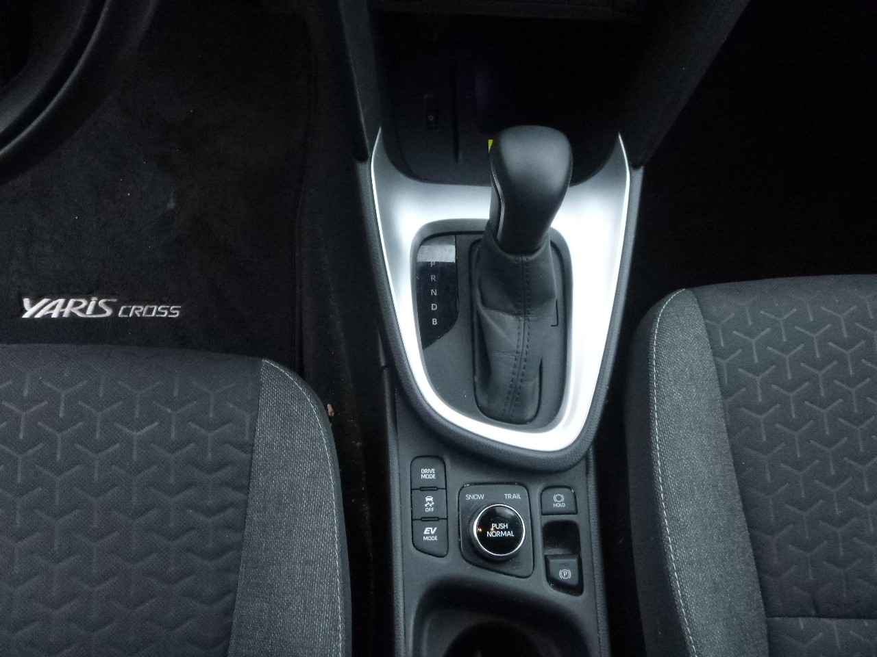 TOYOTA Yaris Cross 1.5 Trend e-CVT AWDi-image-17