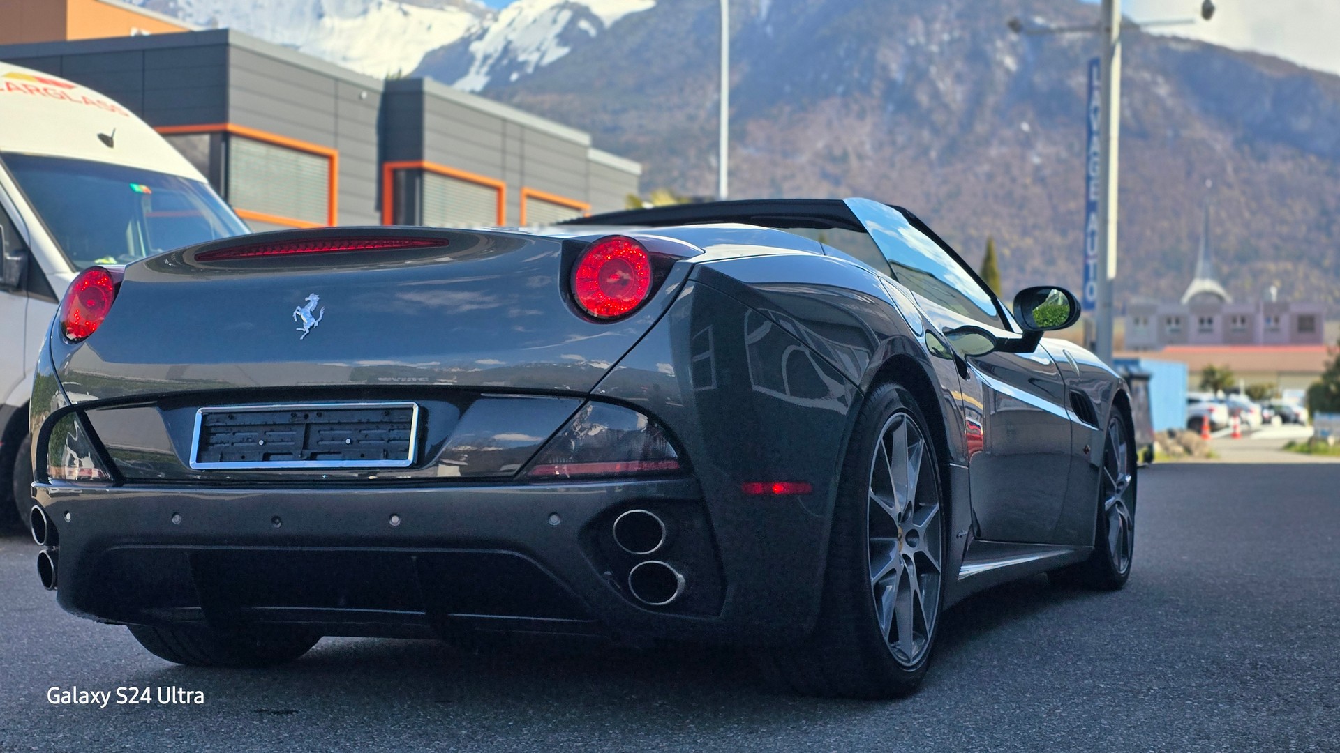 FERRARI California 4.3 V8-showroom-element-3