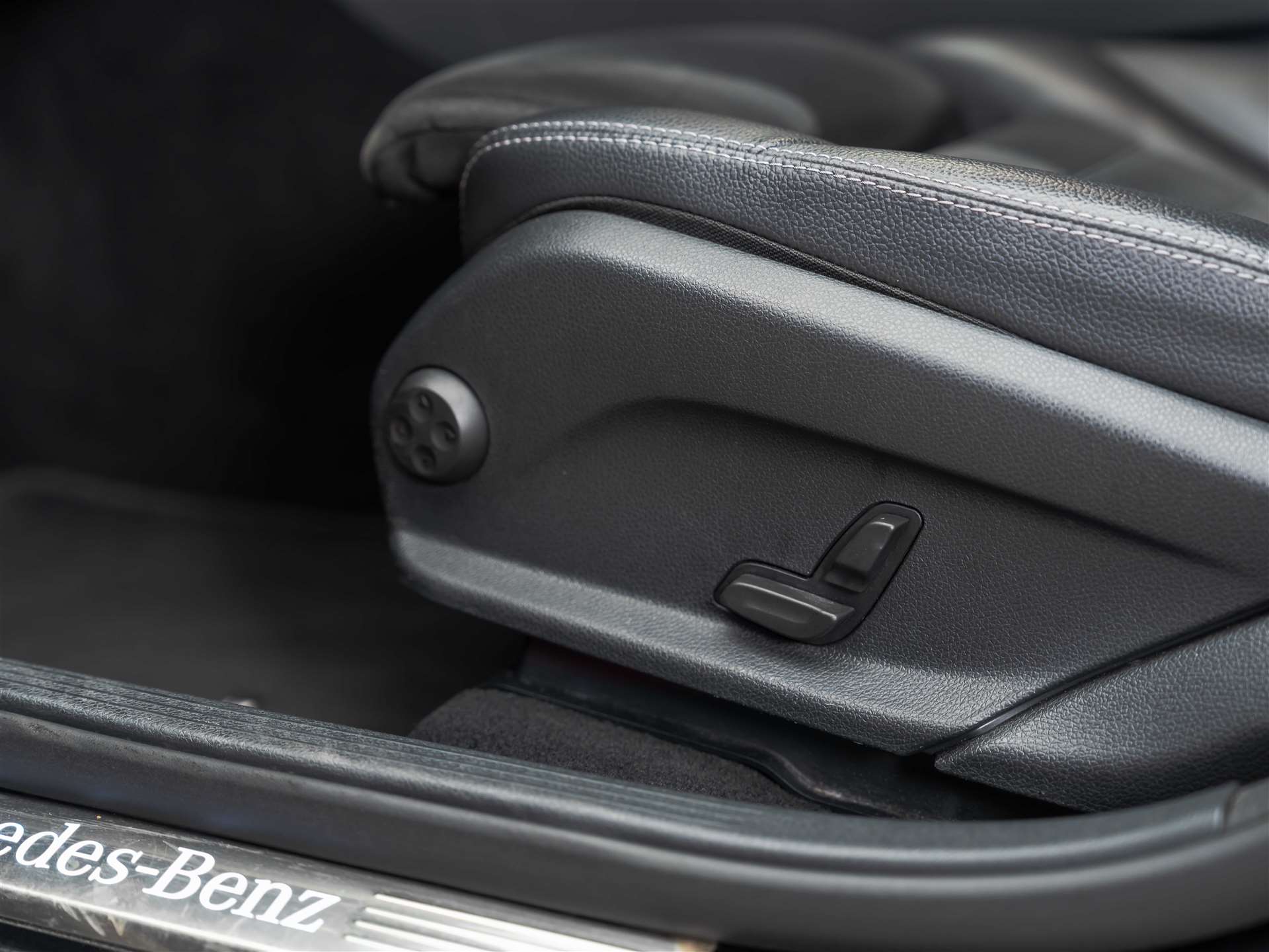 MERCEDES-BENZ GLC Coupé 300 d AMG Line 4Matic 9G-Tronic *Anhängerkupplung*-image-24