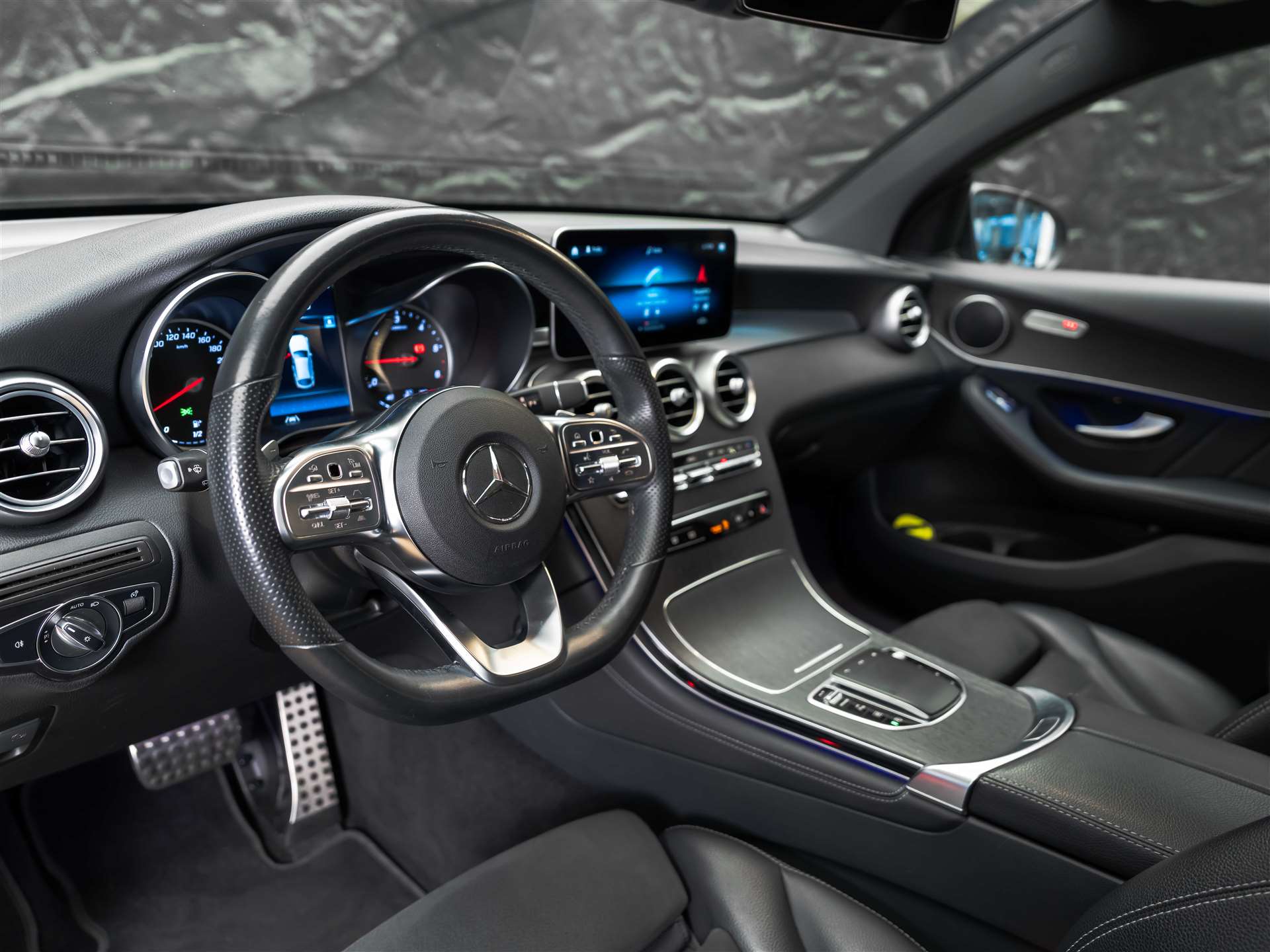 MERCEDES-BENZ GLC Coupé 300 d AMG Line 4Matic 9G-Tronic *Anhängerkupplung*-image-8