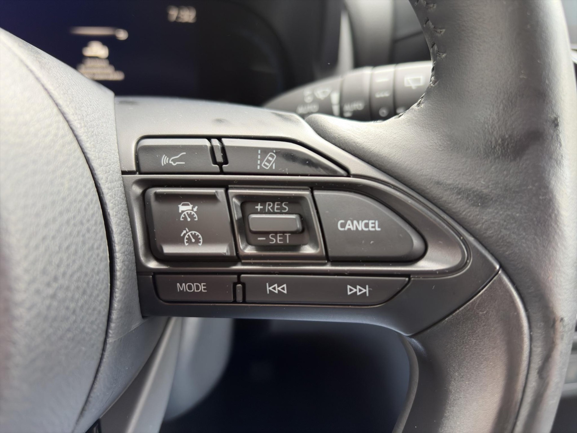 TOYOTA Yaris Cross 1.5 VVT-i HSD Premiere Edition AWD-i-image-10