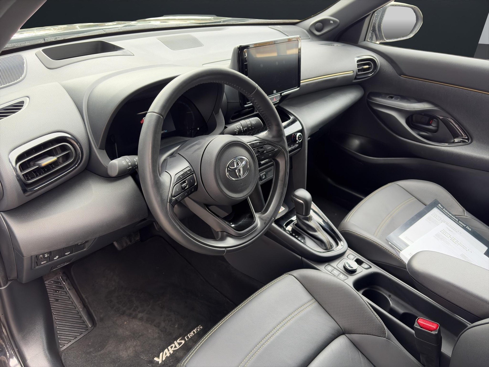TOYOTA Yaris Cross 1.5 VVT-i HSD Premiere Edition AWD-i-image-7