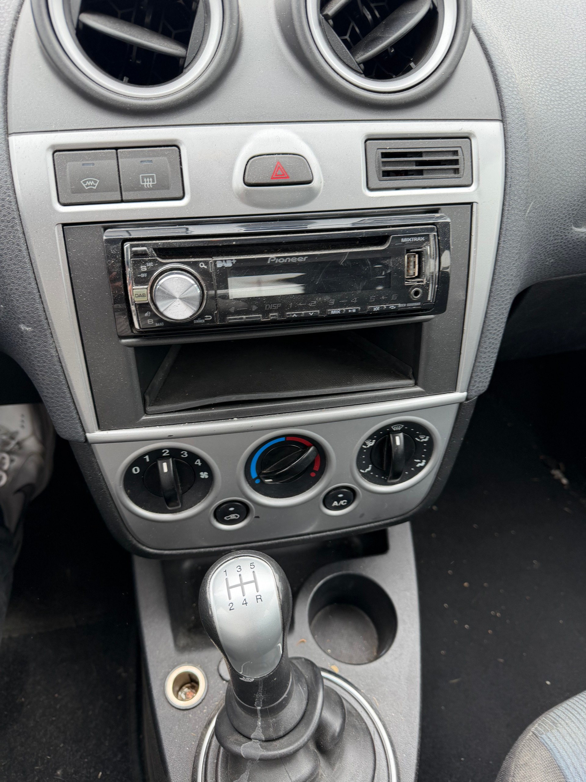 FORD Fiesta 1.4 16V Trend-image-7