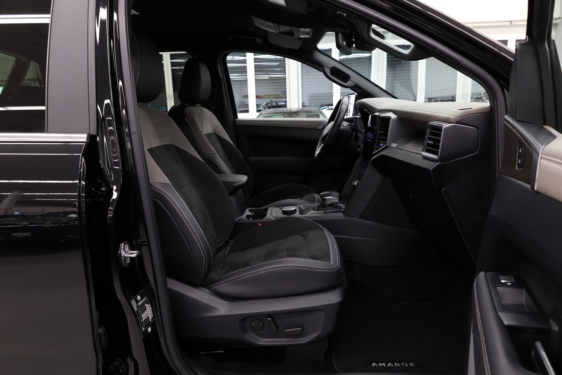 VW Amarok DKab. Pick-up 3.0 TDI 240 Style Winter 2 4m-image-16