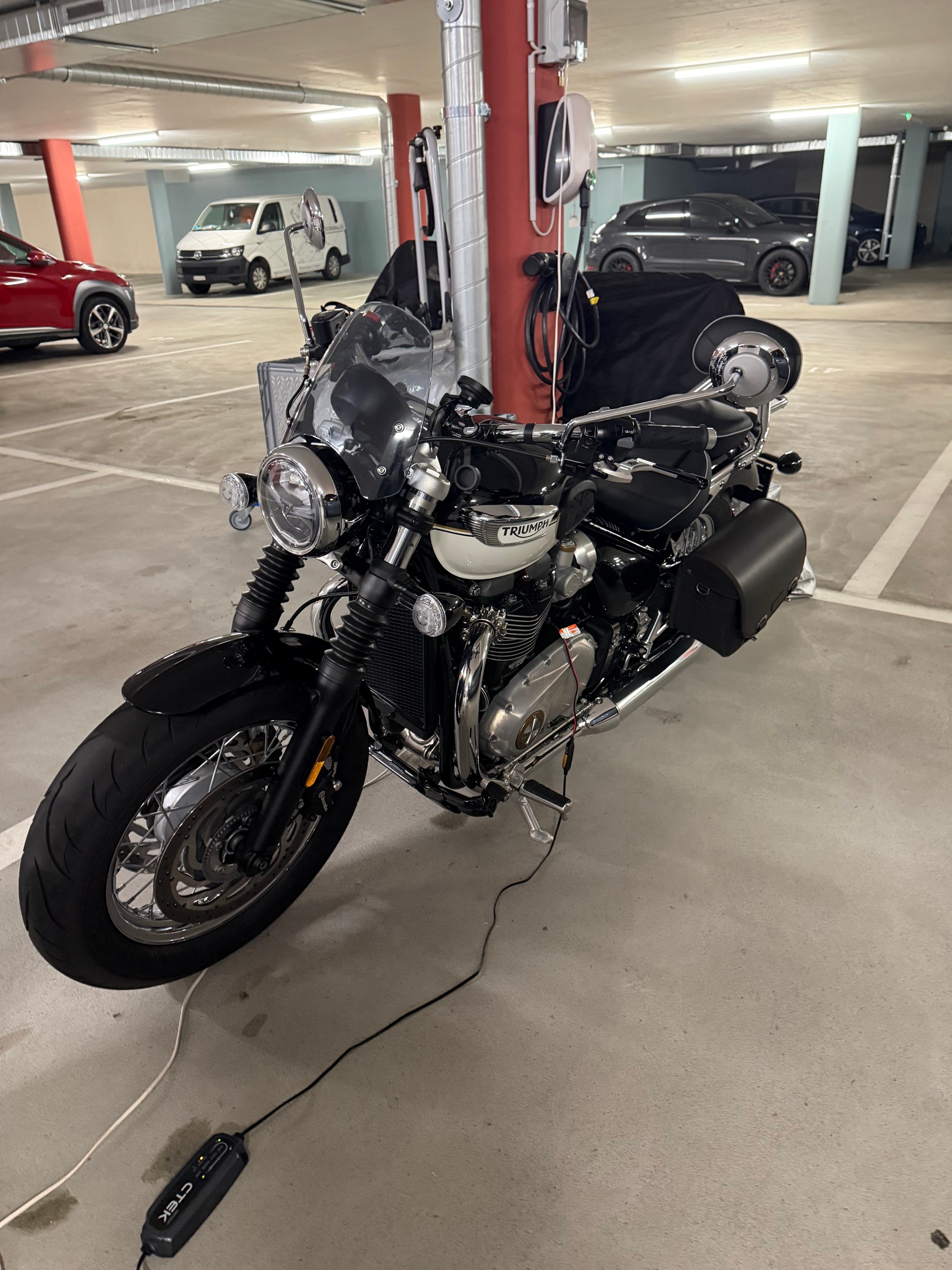 TRIUMPH Bonneville 1200 Speedmaster-image-1