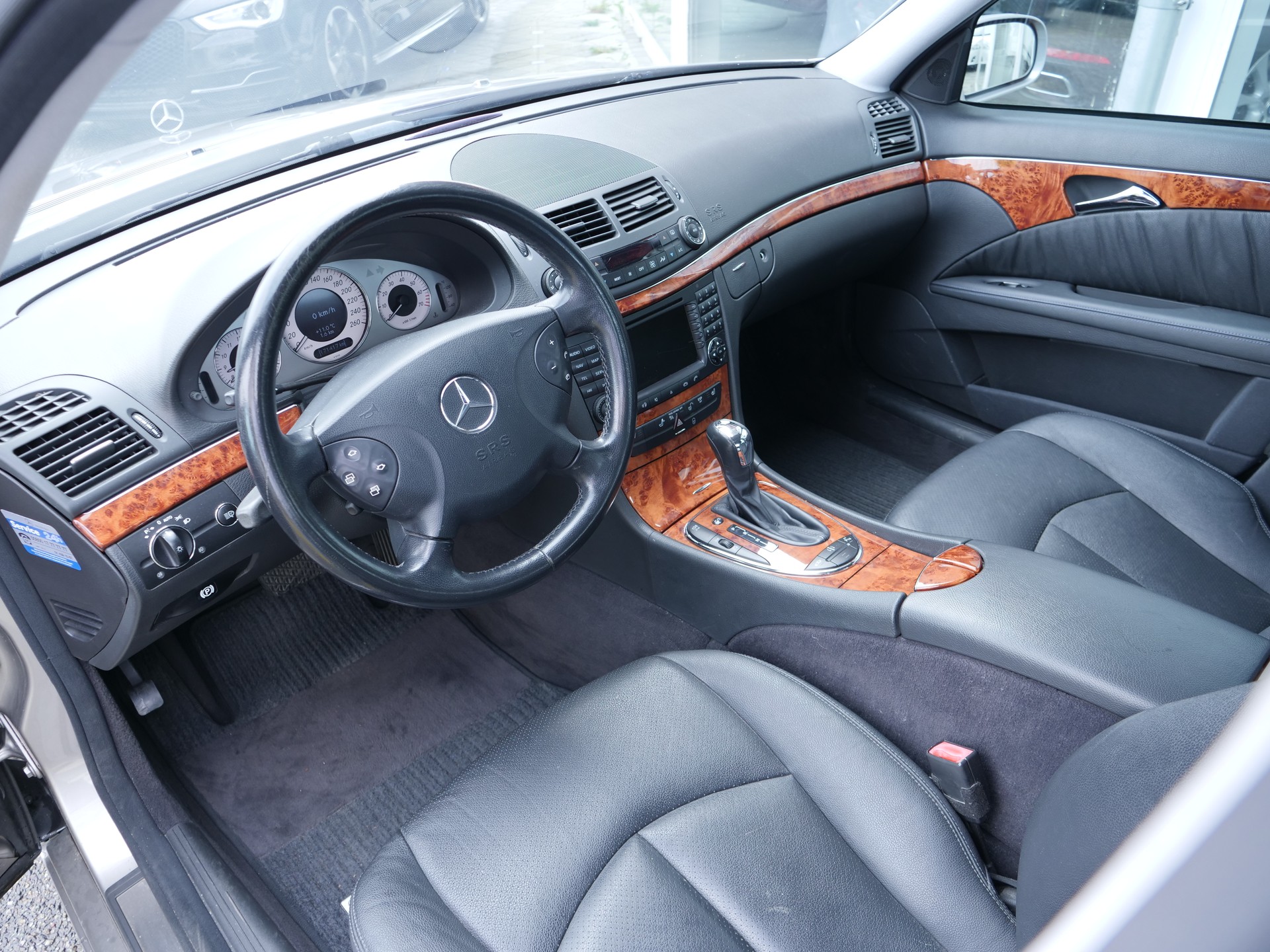 MERCEDES-BENZ E 500 Elégance 4Matic Automatic-image-7