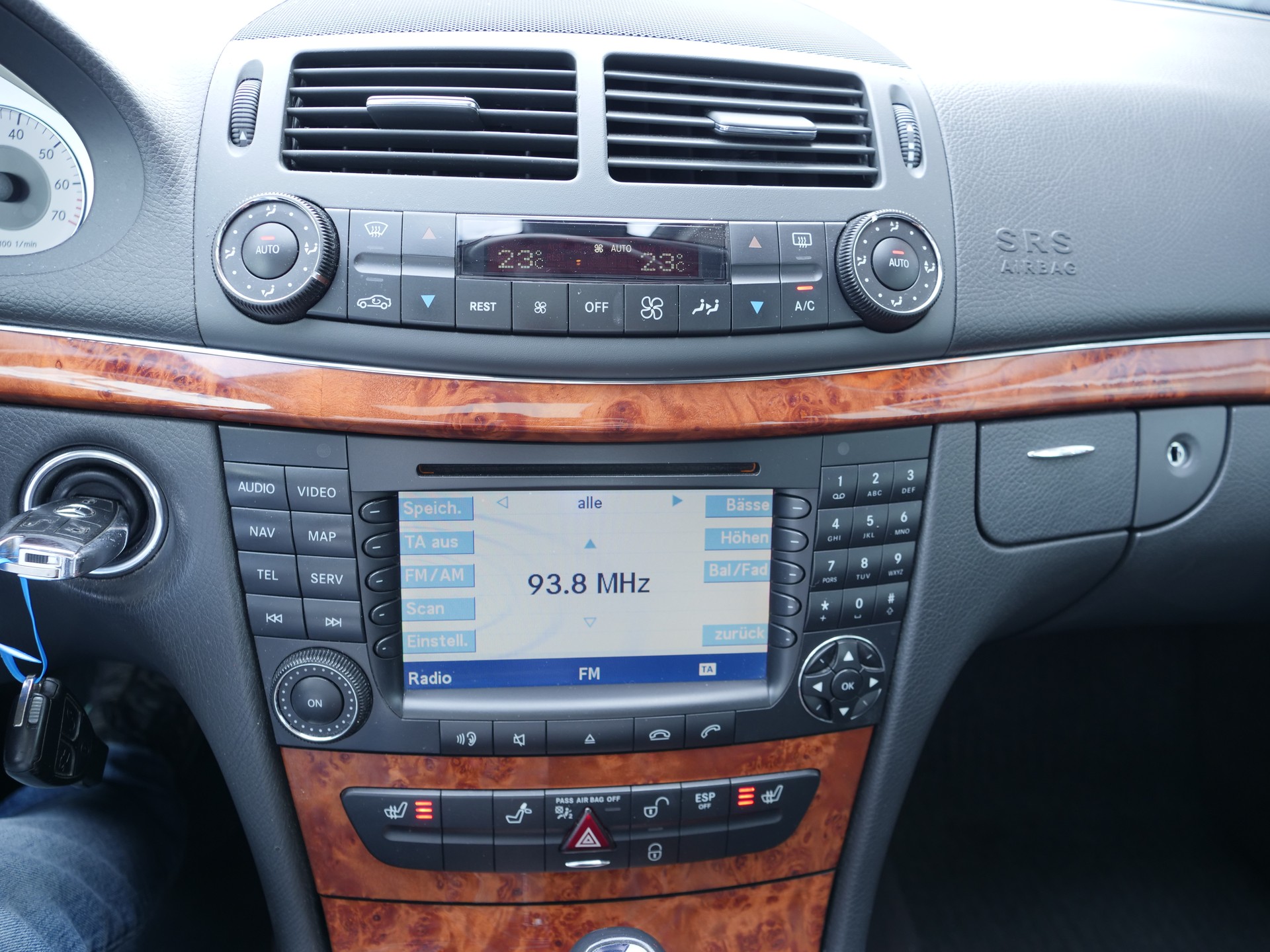 MERCEDES-BENZ E 500 Elégance 4Matic Automatic-image-13