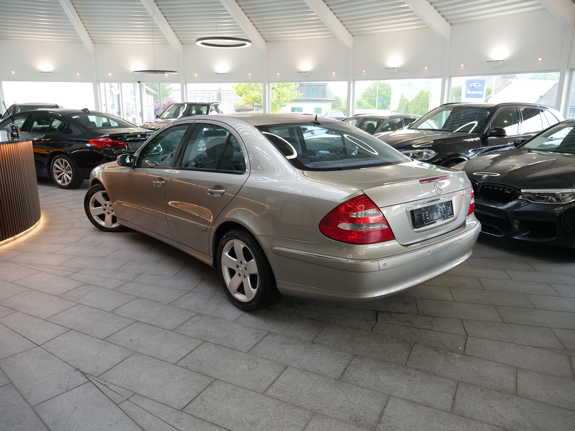 MERCEDES-BENZ E 500 Elégance 4Matic Automatic-image-4