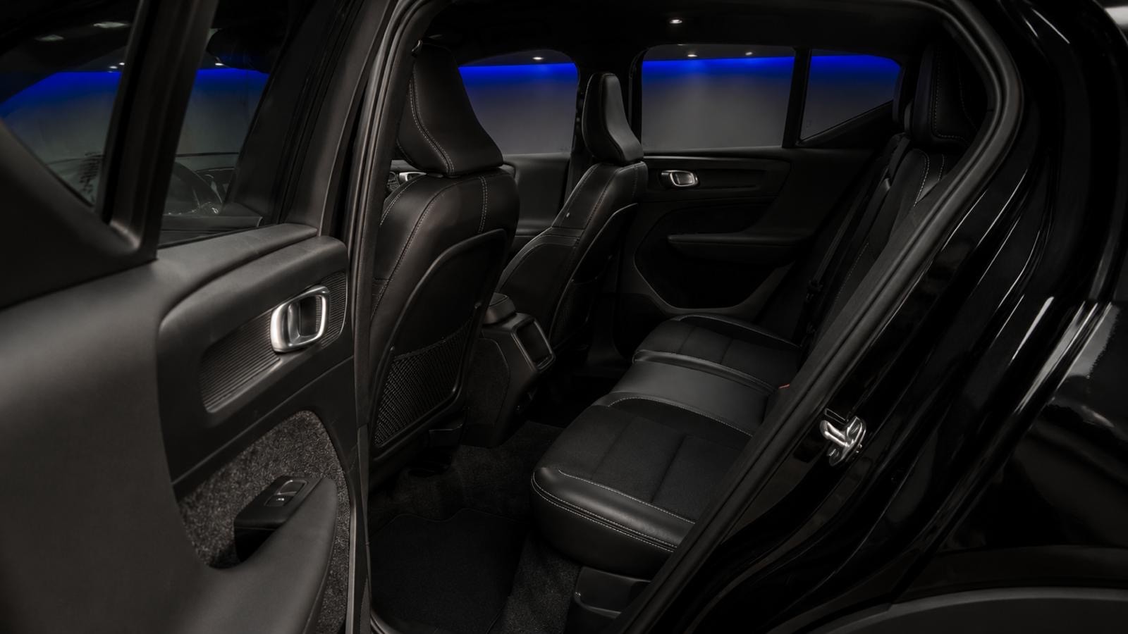 VOLVO XC40 D3 Momentum Geartronic-image-9