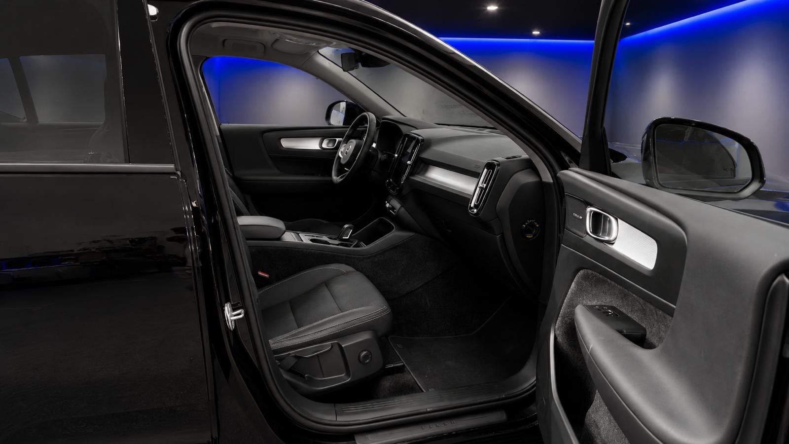 VOLVO XC40 D3 Momentum Geartronic-image-11