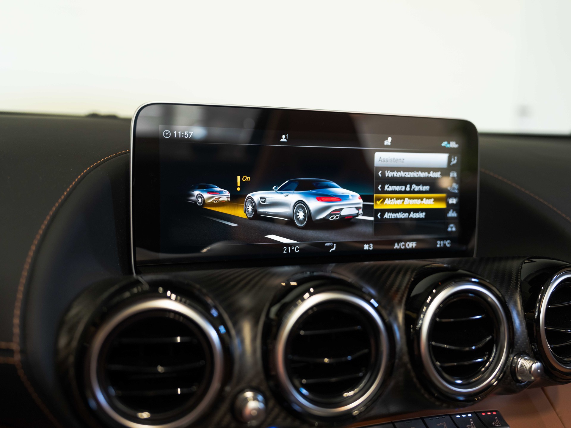 MERCEDES-BENZ AMG GT Roadster Speedshift DCT-image-38