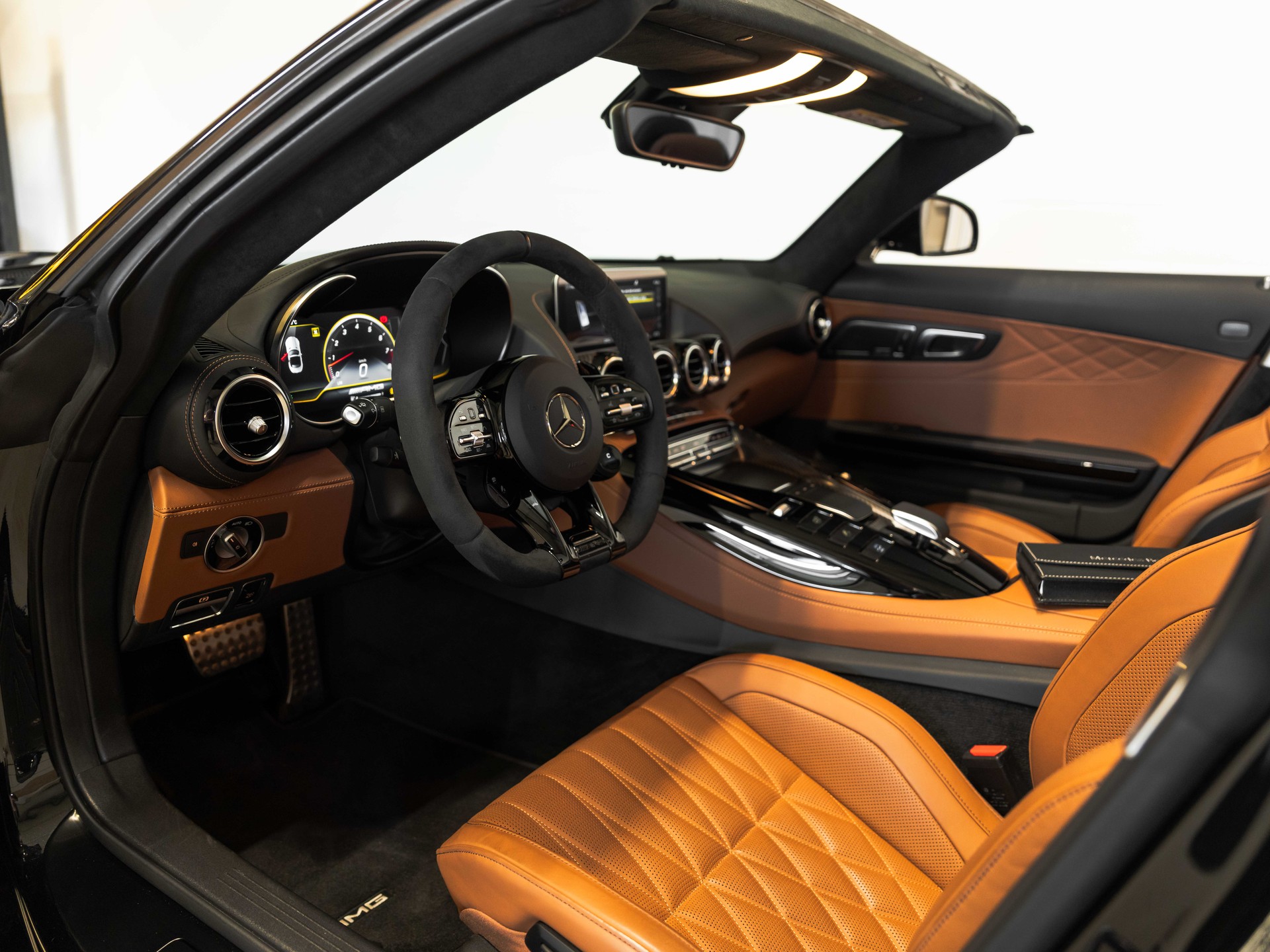 MERCEDES-BENZ AMG GT Roadster Speedshift DCT-image-9