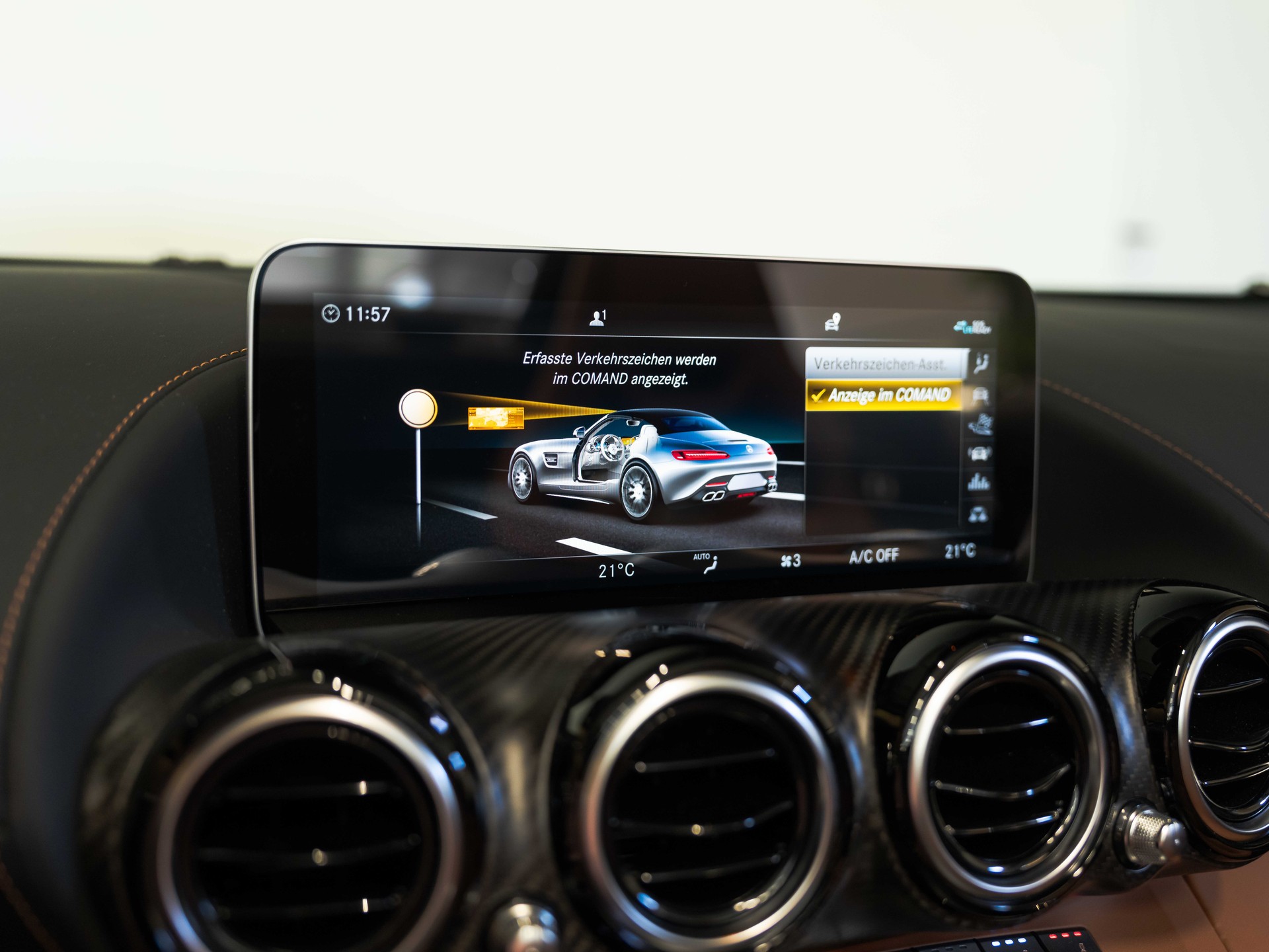 MERCEDES-BENZ AMG GT Roadster Speedshift DCT-image-36