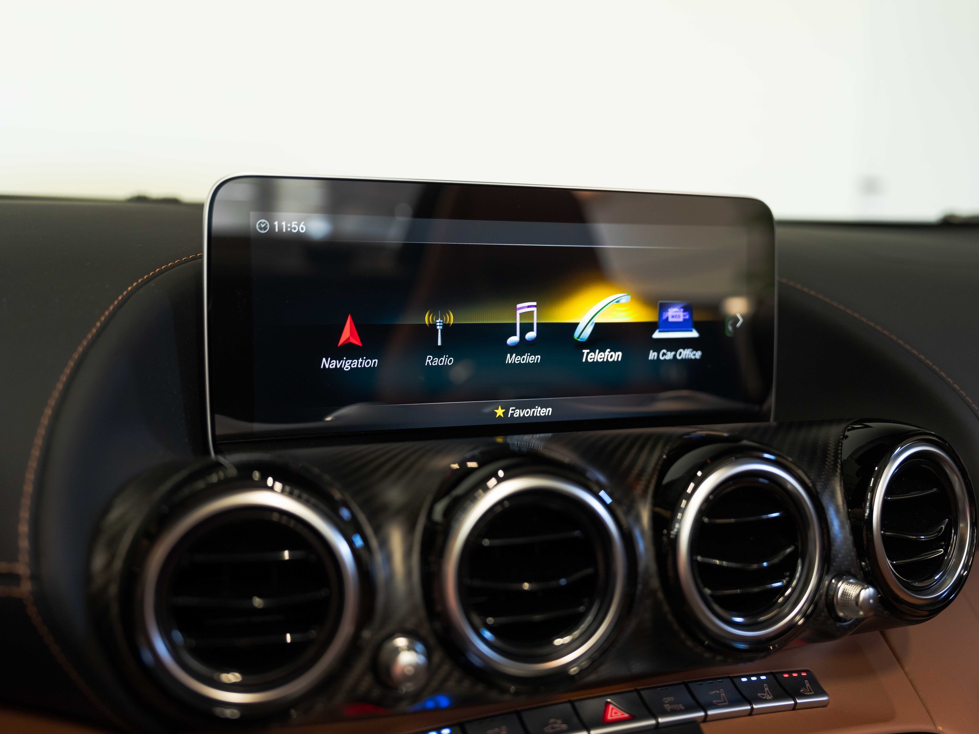 MERCEDES-BENZ AMG GT Roadster Speedshift DCT-image-32