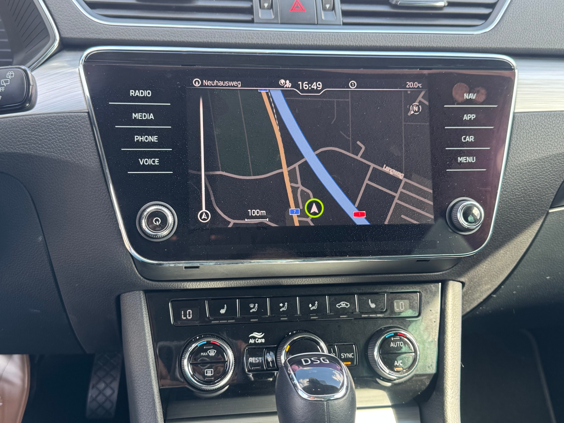 SKODA Superb Combi 2.0 TDi Ambition DSG-image-10