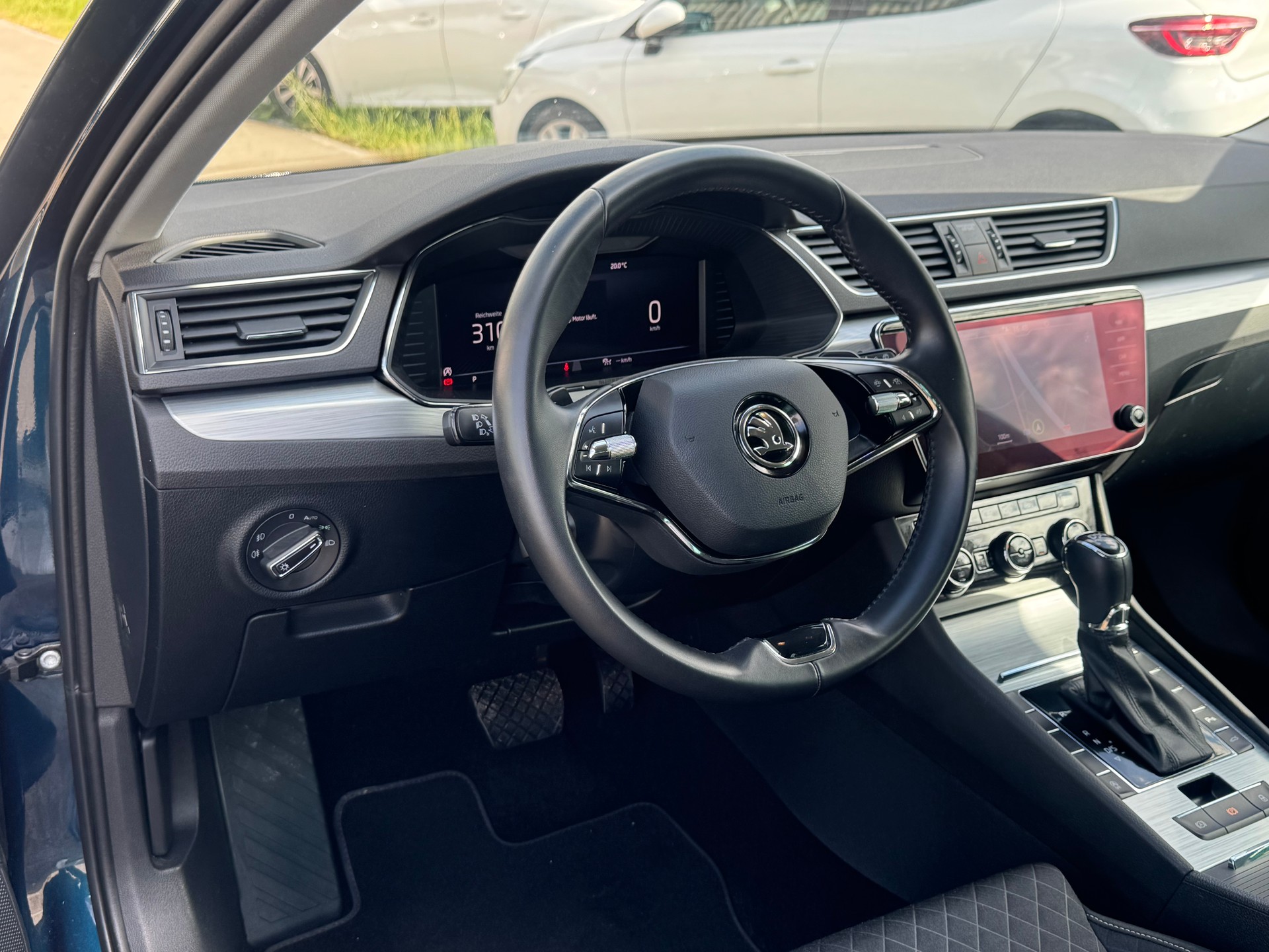 SKODA Superb Combi 2.0 TDi Ambition DSG-image-6