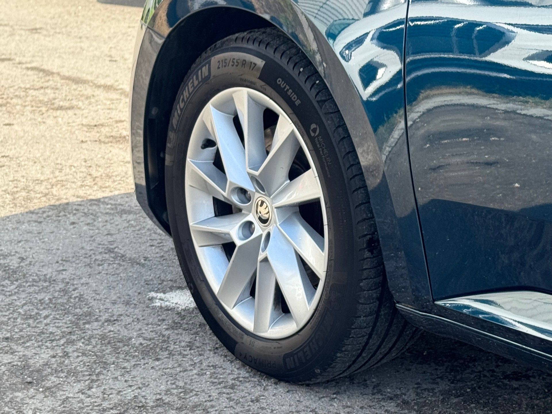 SKODA Superb Combi 2.0 TDi Ambition DSG-image-4
