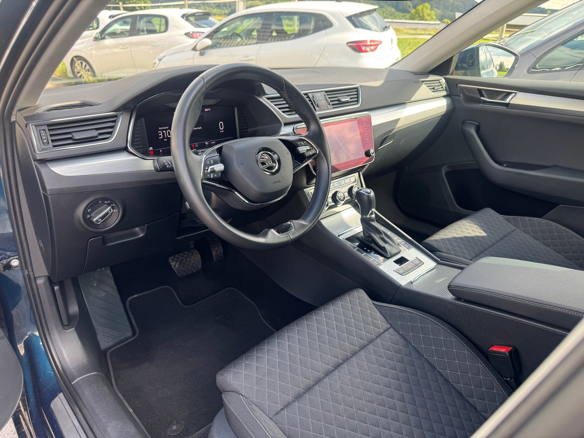 SKODA Superb Combi 2.0 TDi Ambition DSG-image-5