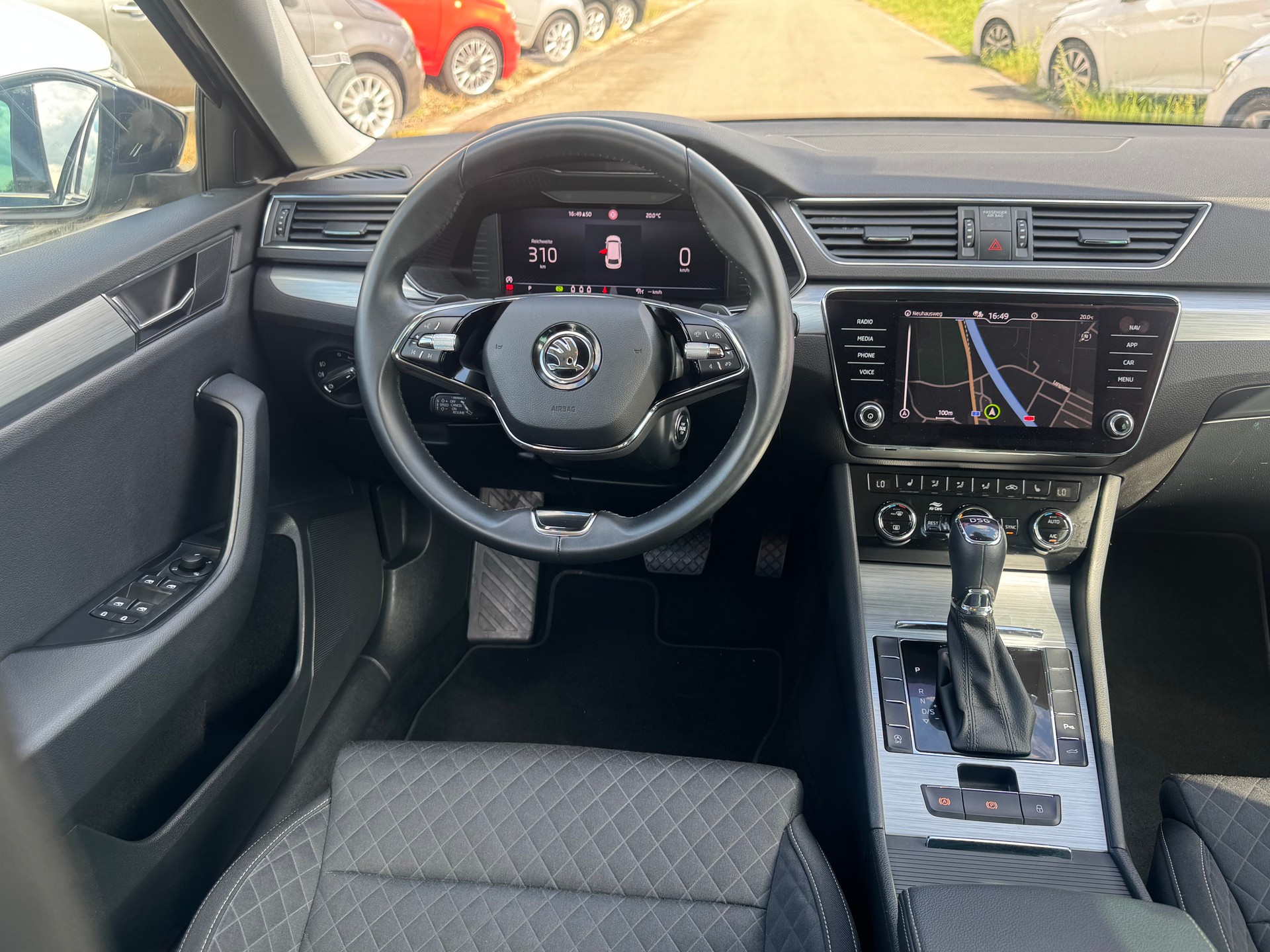 SKODA Superb Combi 2.0 TDi Ambition DSG-image-8
