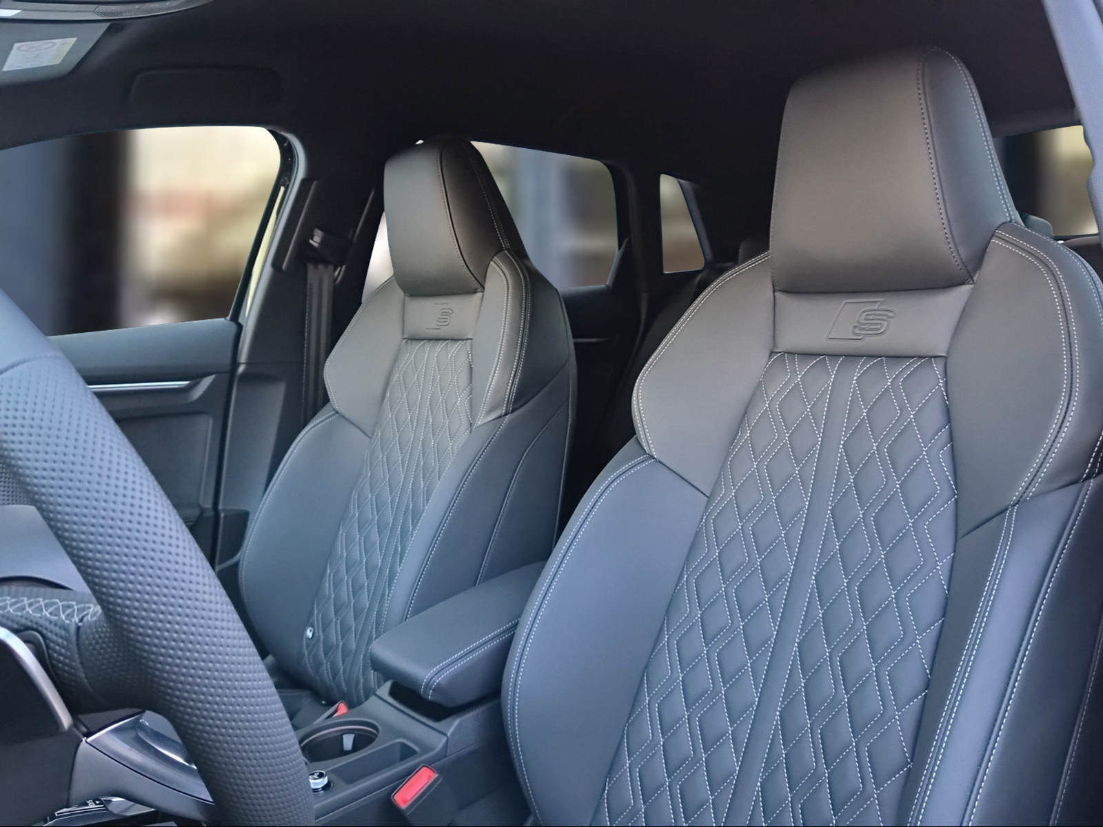 AUDI A3 Sportback TFSI 150 kW quattro S line S tronic Mythosschwarz Metallic-image-7