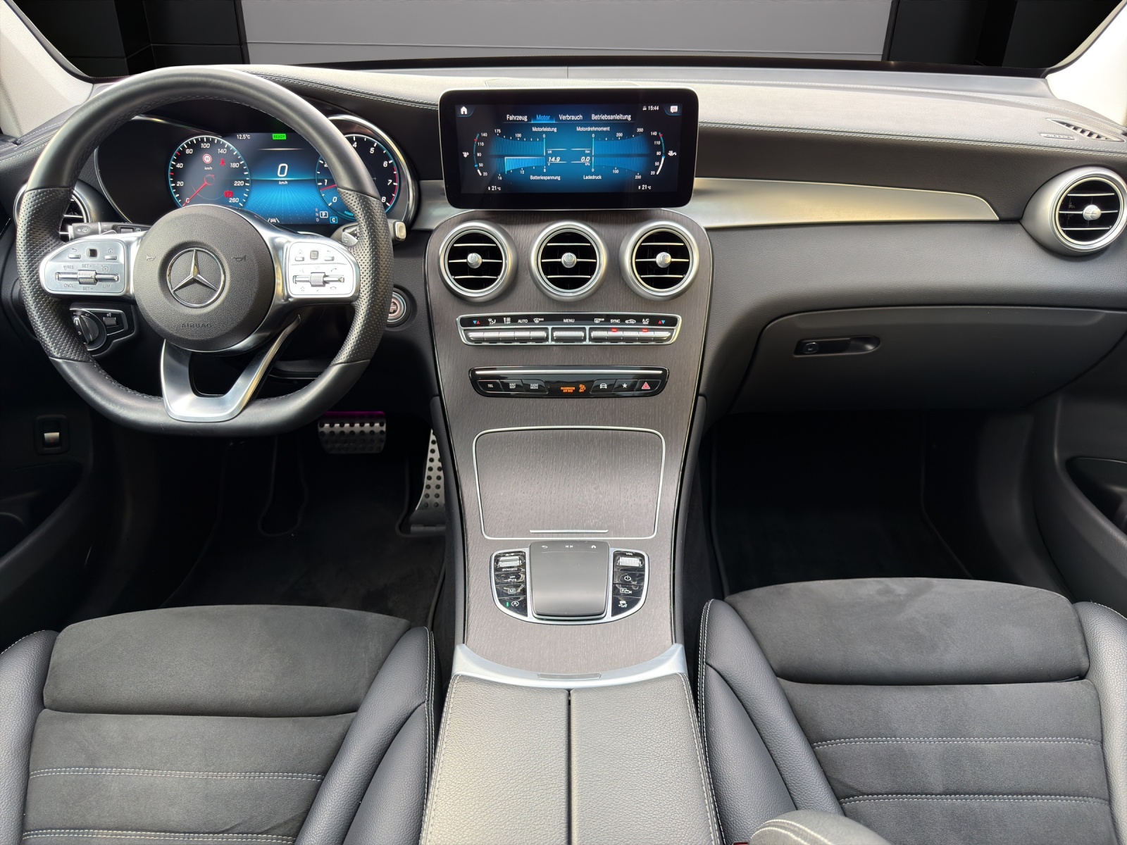 MERCEDES-BENZ GLC 200 AMG Line 4Matic-image-9