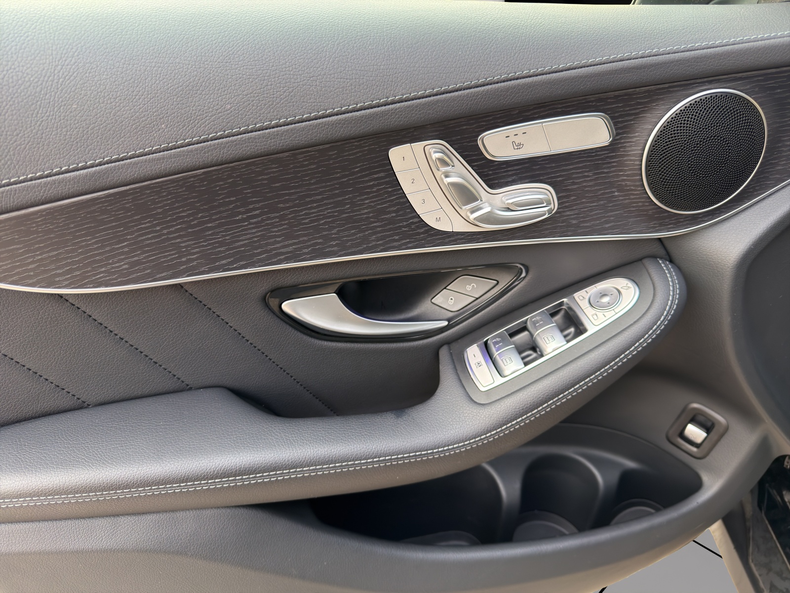 MERCEDES-BENZ GLC 200 AMG Line 4Matic-image-12