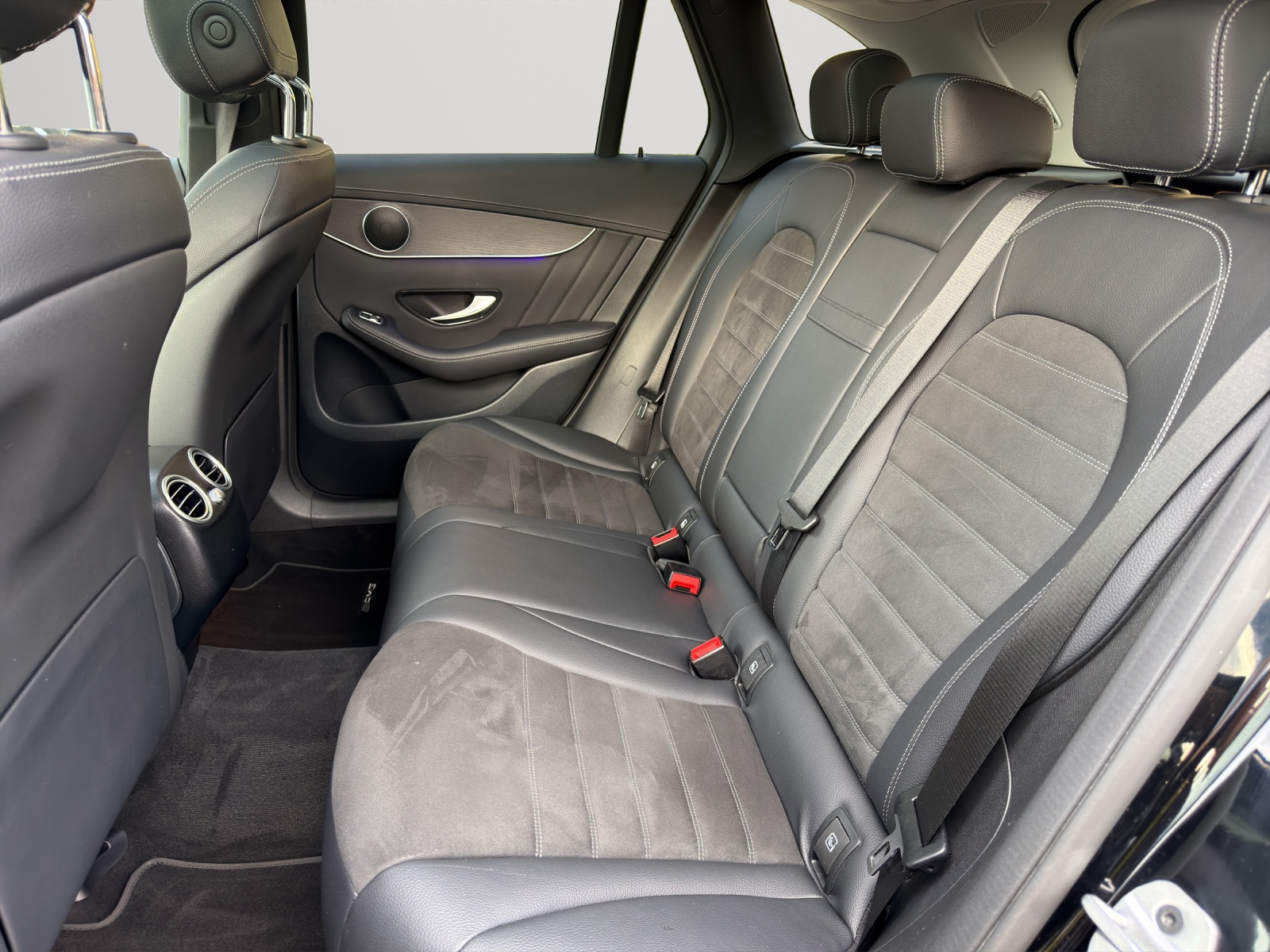 MERCEDES-BENZ GLC 200 AMG Line 4Matic-image-13