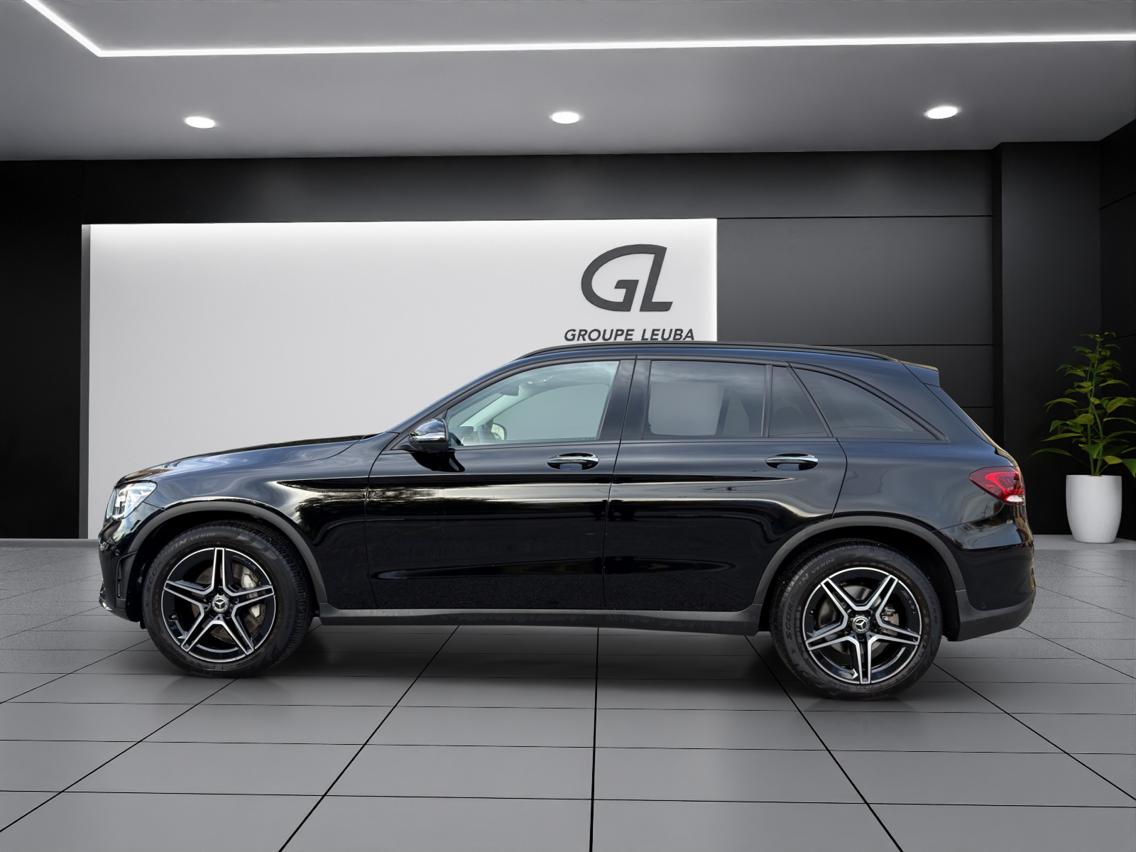 MERCEDES-BENZ GLC 200 AMG Line 4Matic-showroom-element-2