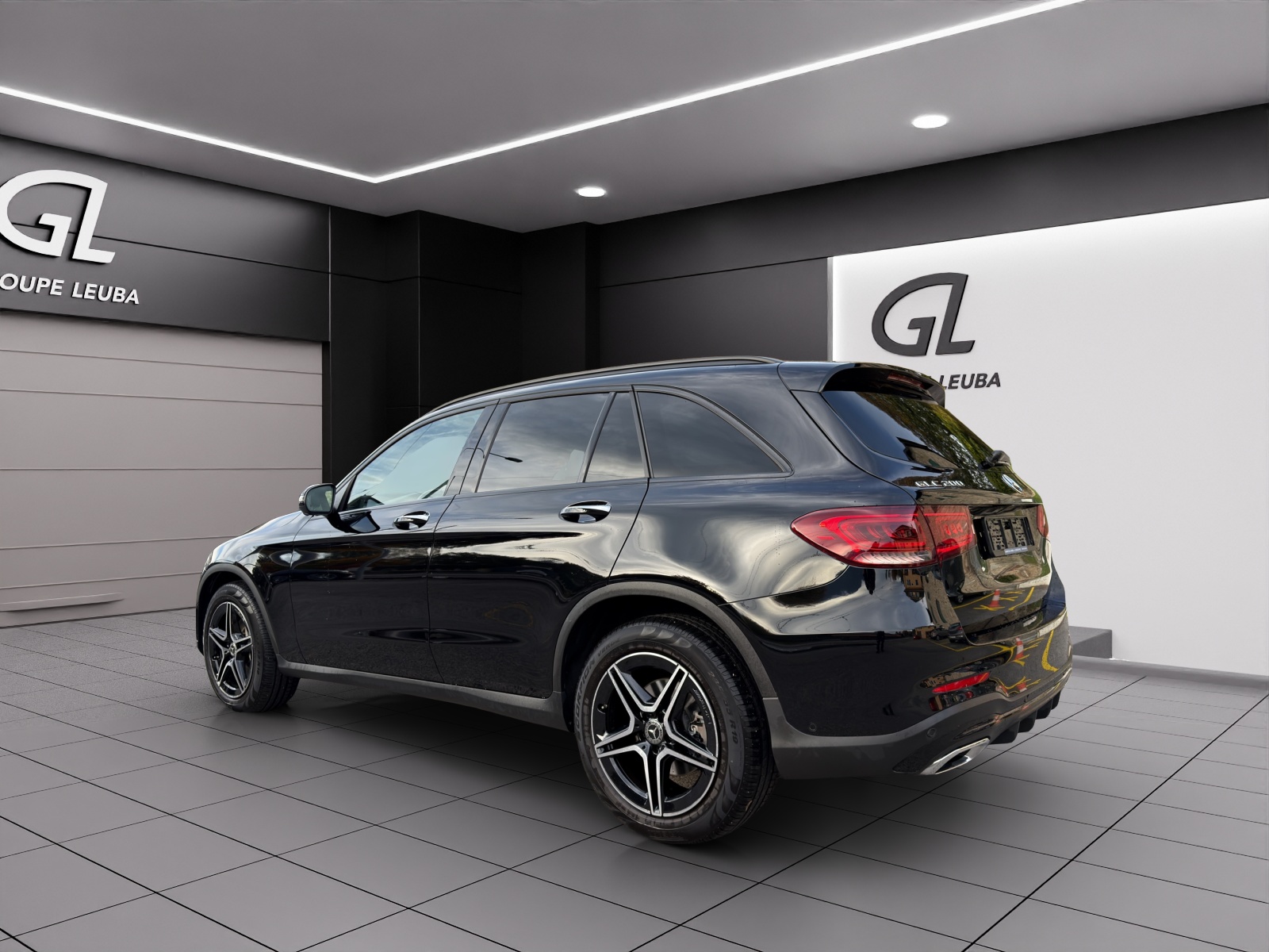 MERCEDES-BENZ GLC 200 AMG Line 4Matic-showroom-element-3
