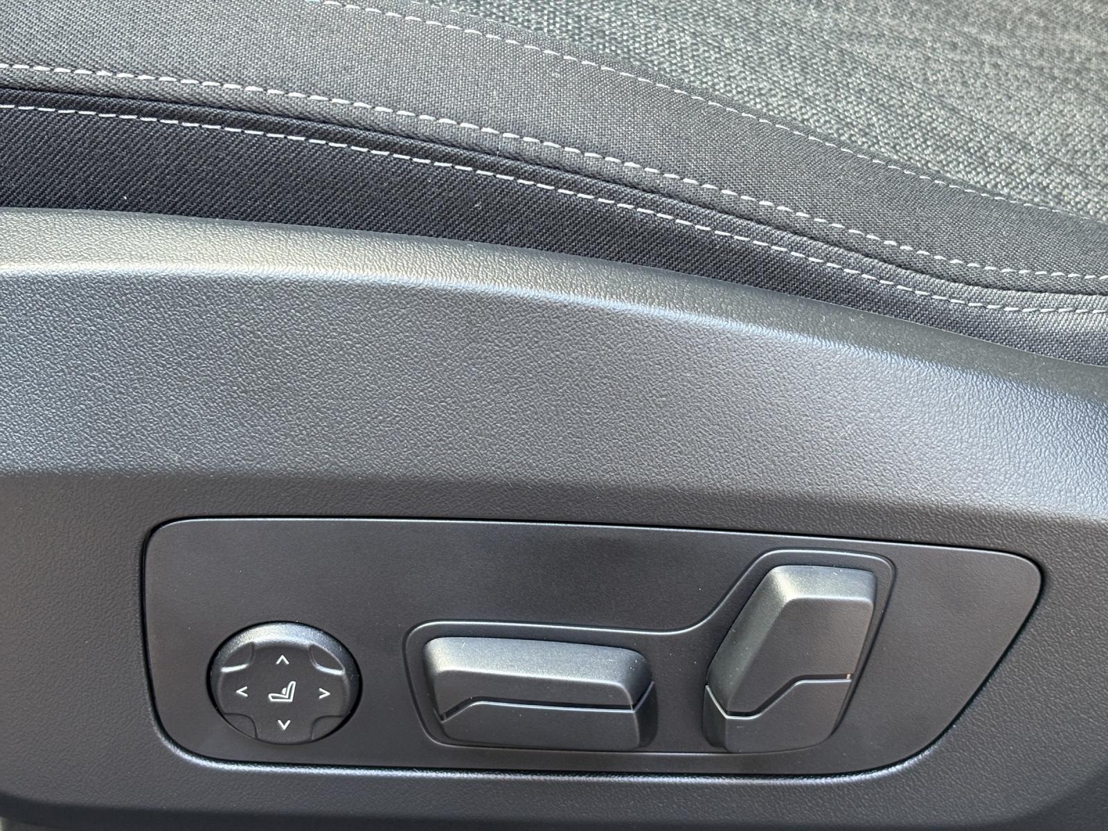 BMW X1 23i xDrive-image-19